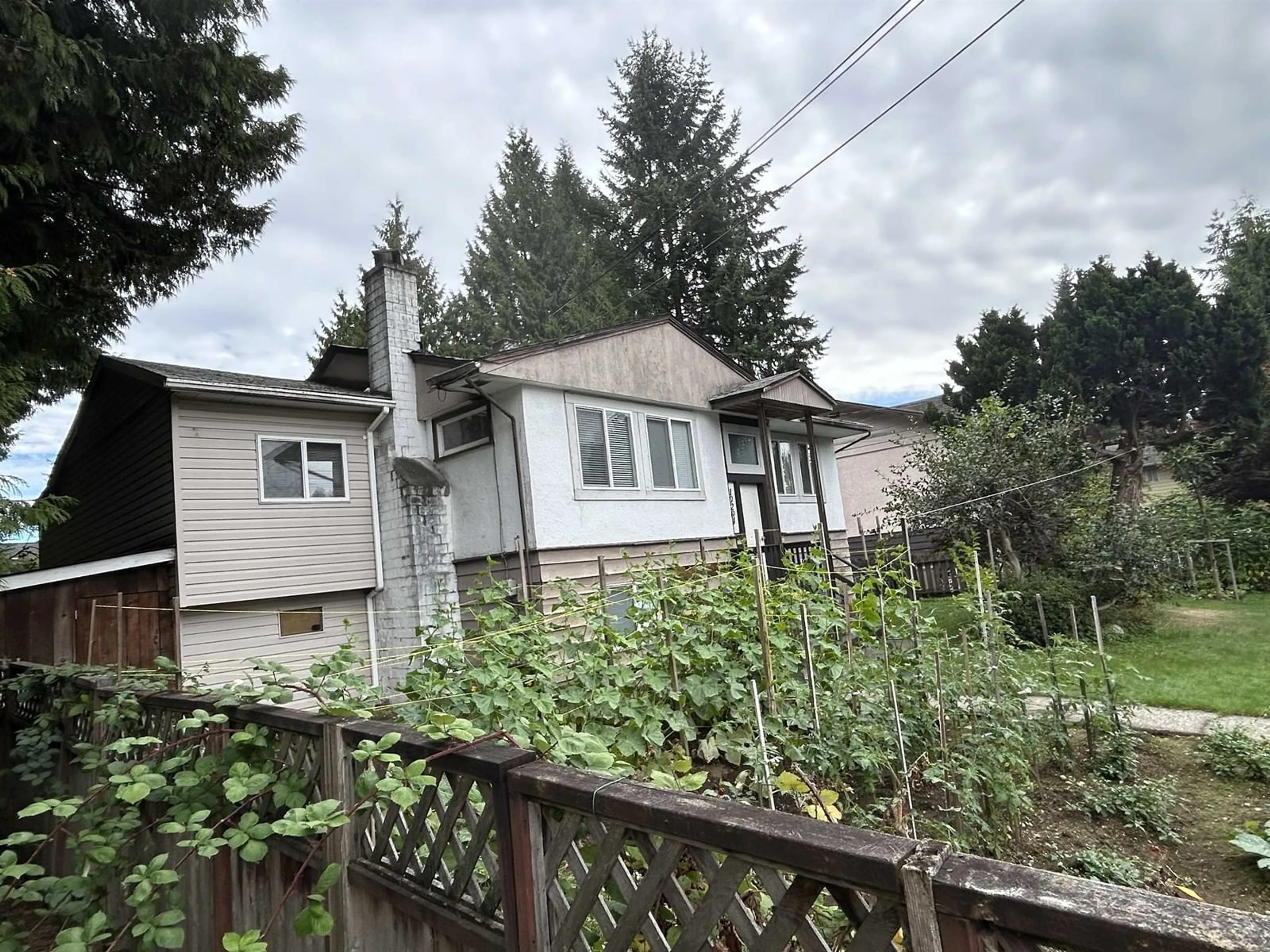 A pic from outside/outdoor area/front of a property/back of a property/a pic from drone, unknown for 10294 144, Surrey British Columbia V3T4V3
