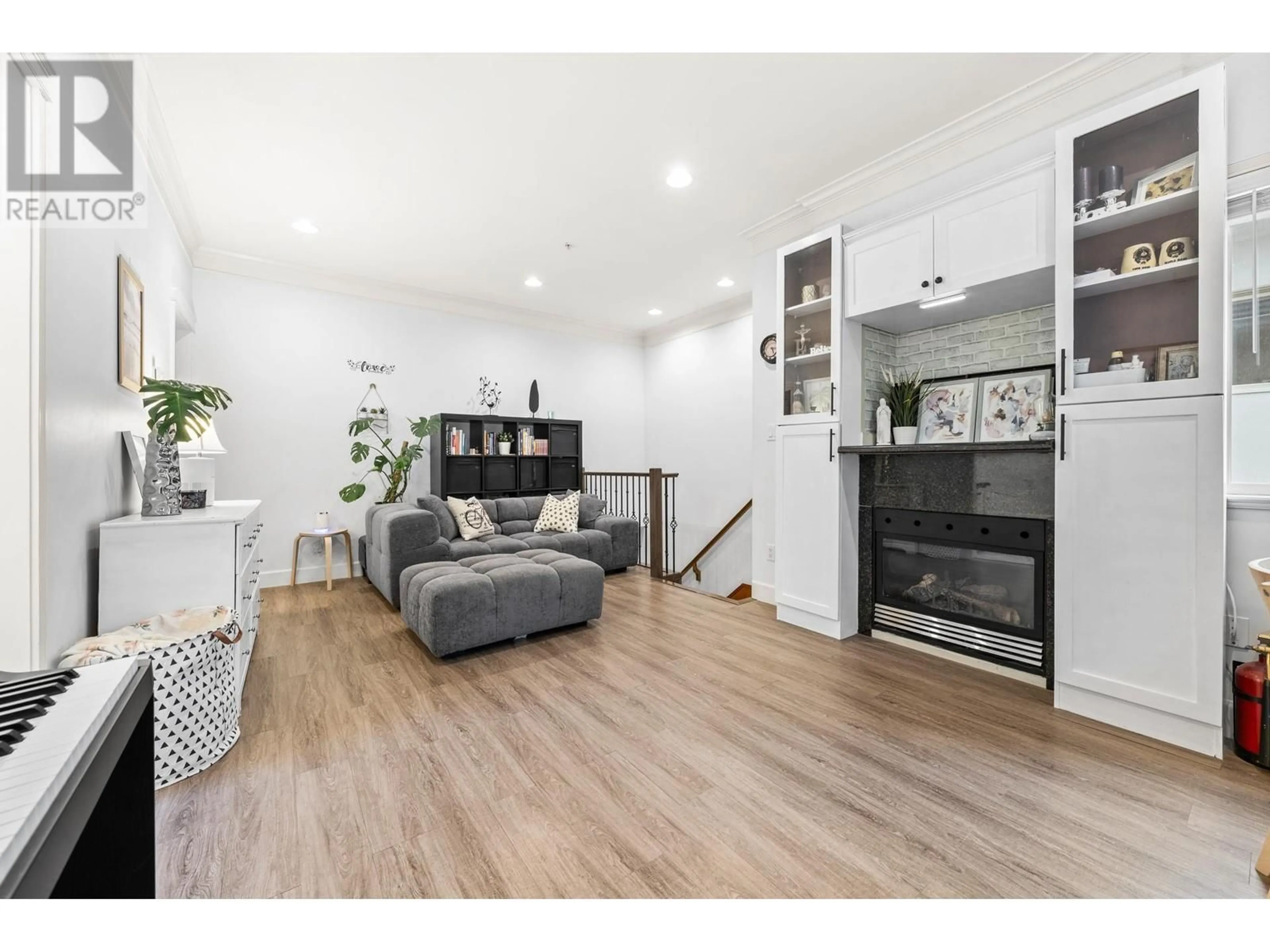 Living room, wood floors for 1430 E 8TH AVENUE, Vancouver British Columbia V5N1T4