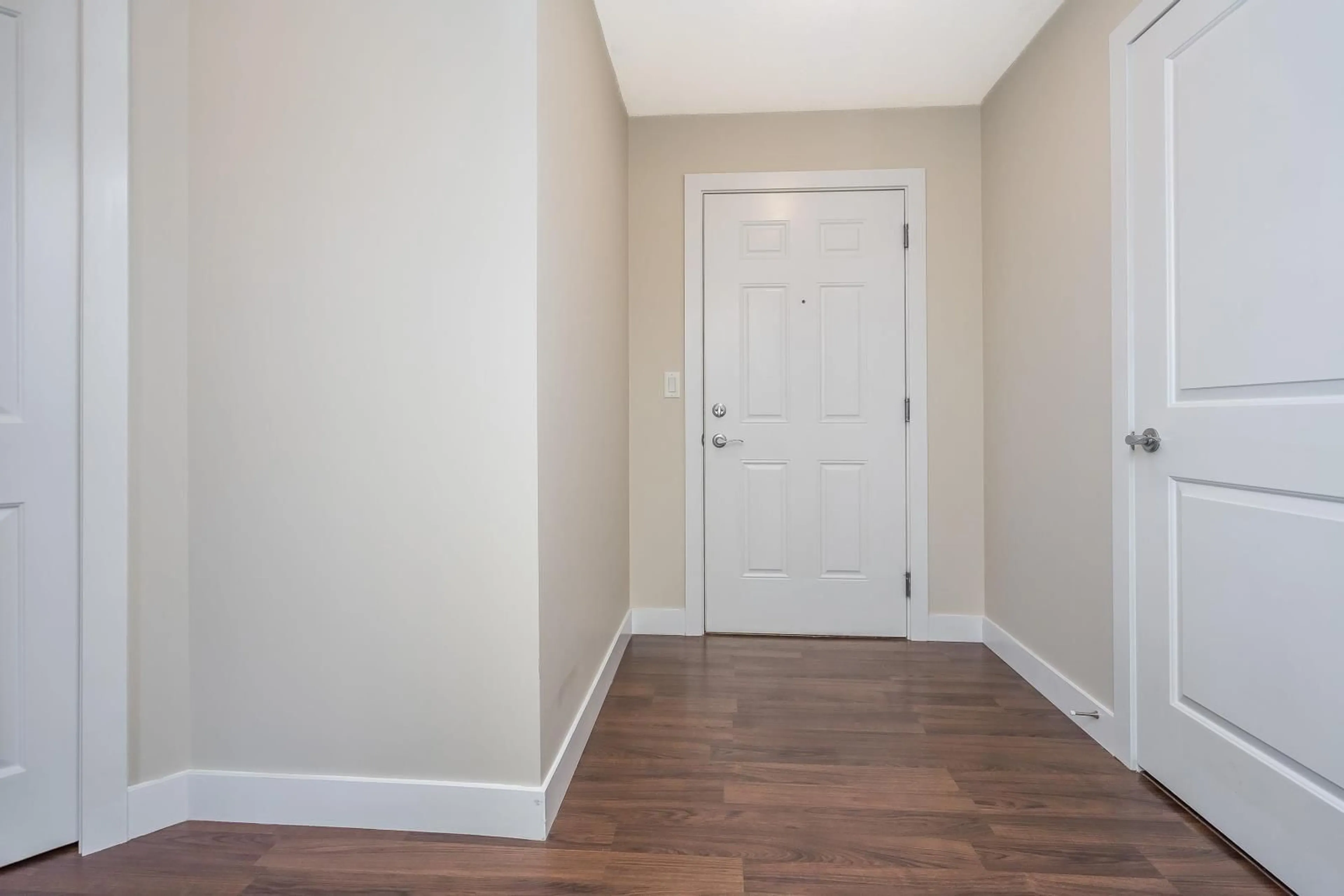 Indoor entryway, wood floors for 213 46150 BOLE AVENUE, Chilliwack British Columbia V2P0B7