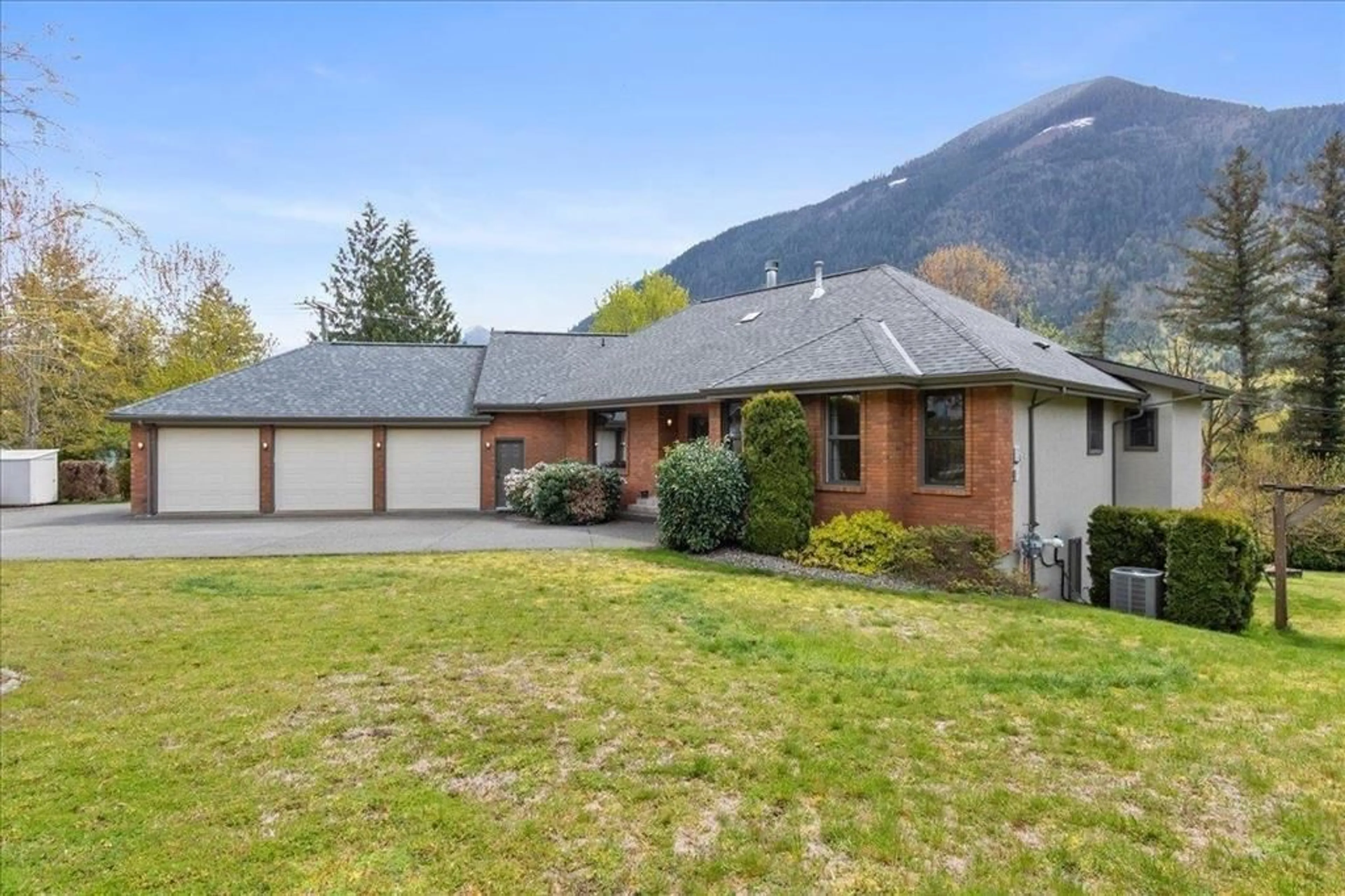 Frontside or backside of a home, cottage for 4320 ESTATE DRIVE, Chilliwack British Columbia V2R3B4