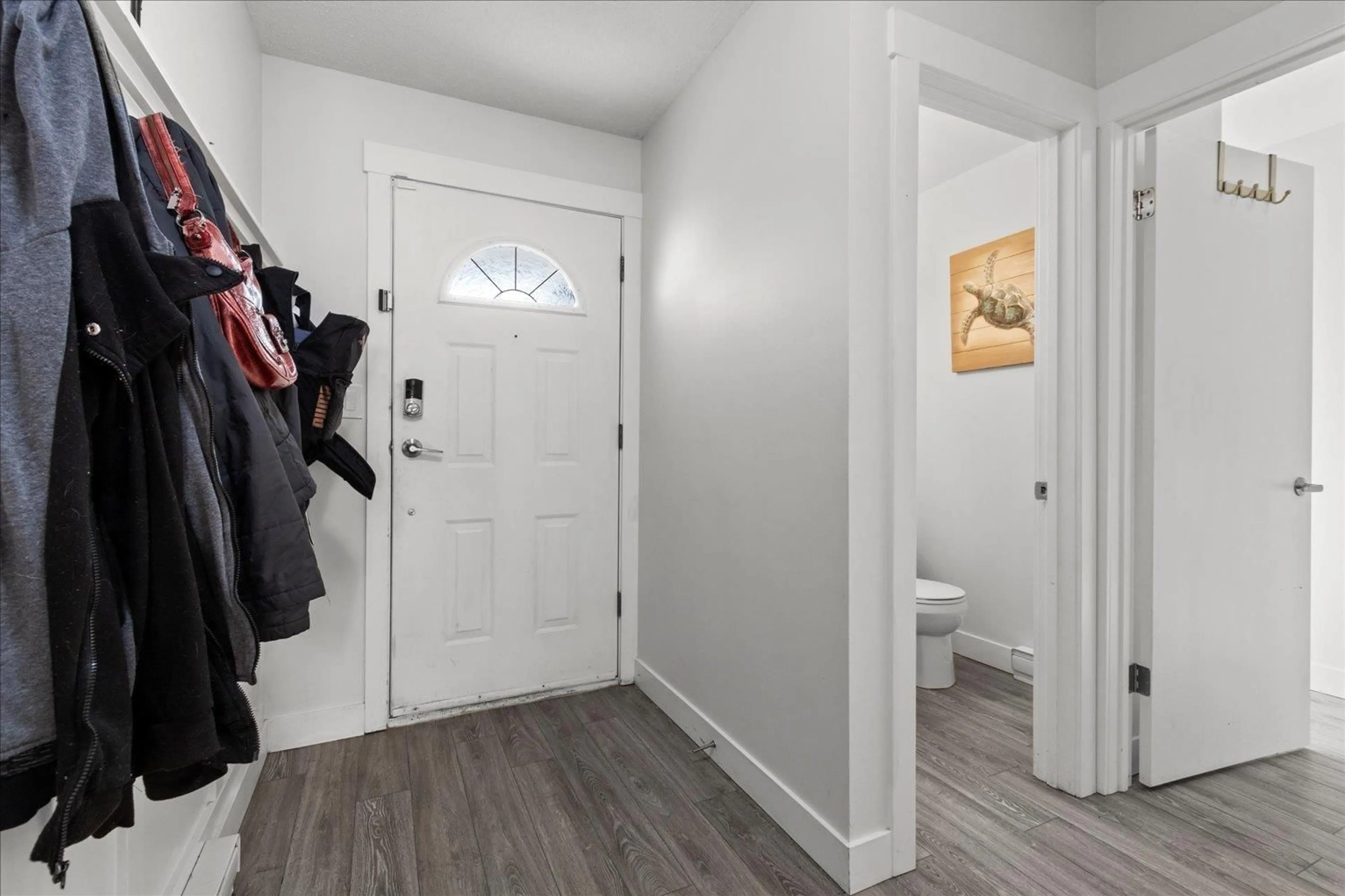 Indoor entryway, wood floors for 5 46401 YALE ROAD, Chilliwack British Columbia V2P2P8