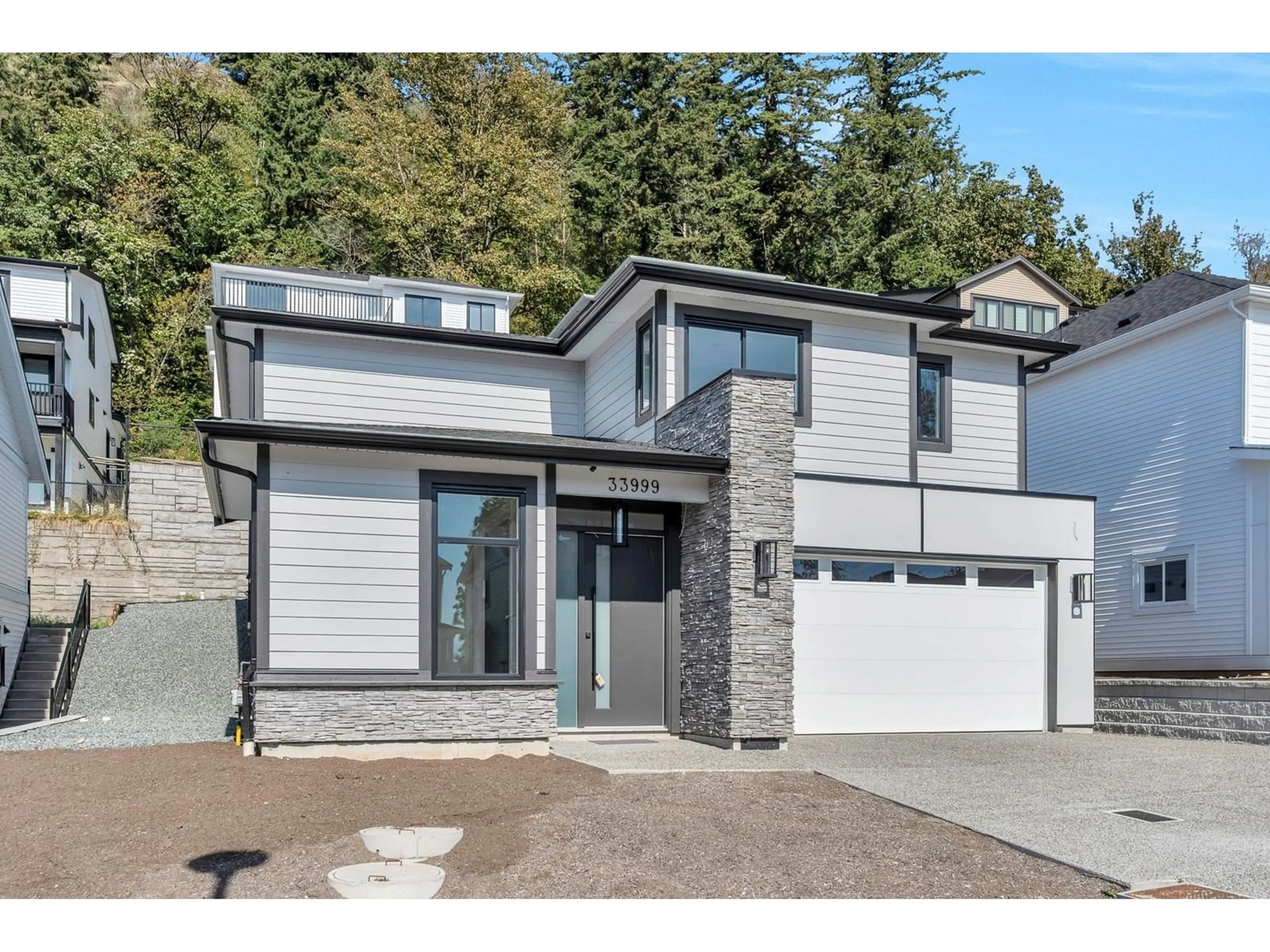 Home with vinyl exterior material for 33999 BARKER COURT, Mission British Columbia V2V6B2