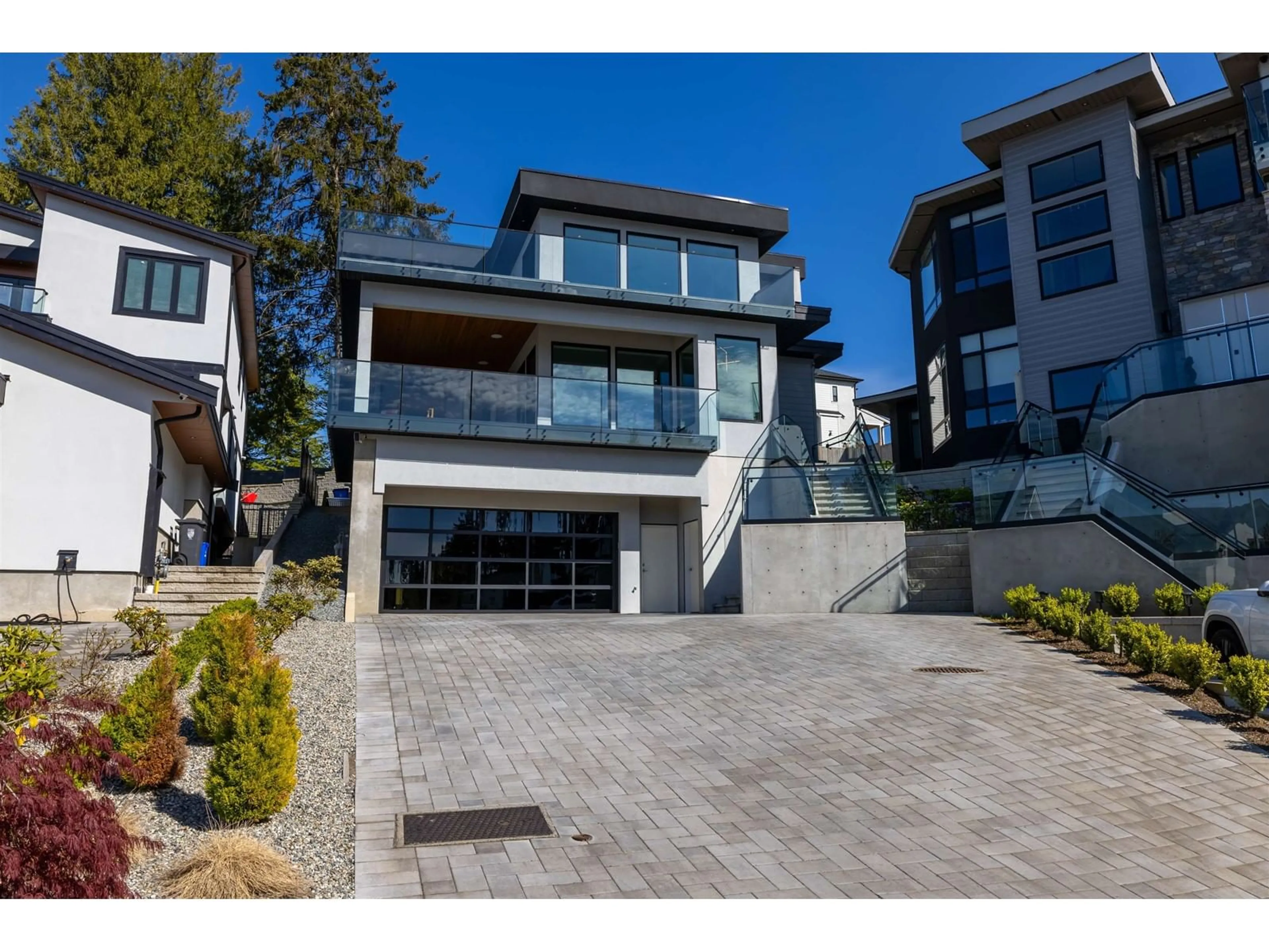 Frontside or backside of a home, the street view for 21558 45A AVENUE, Langley British Columbia V3A3G6