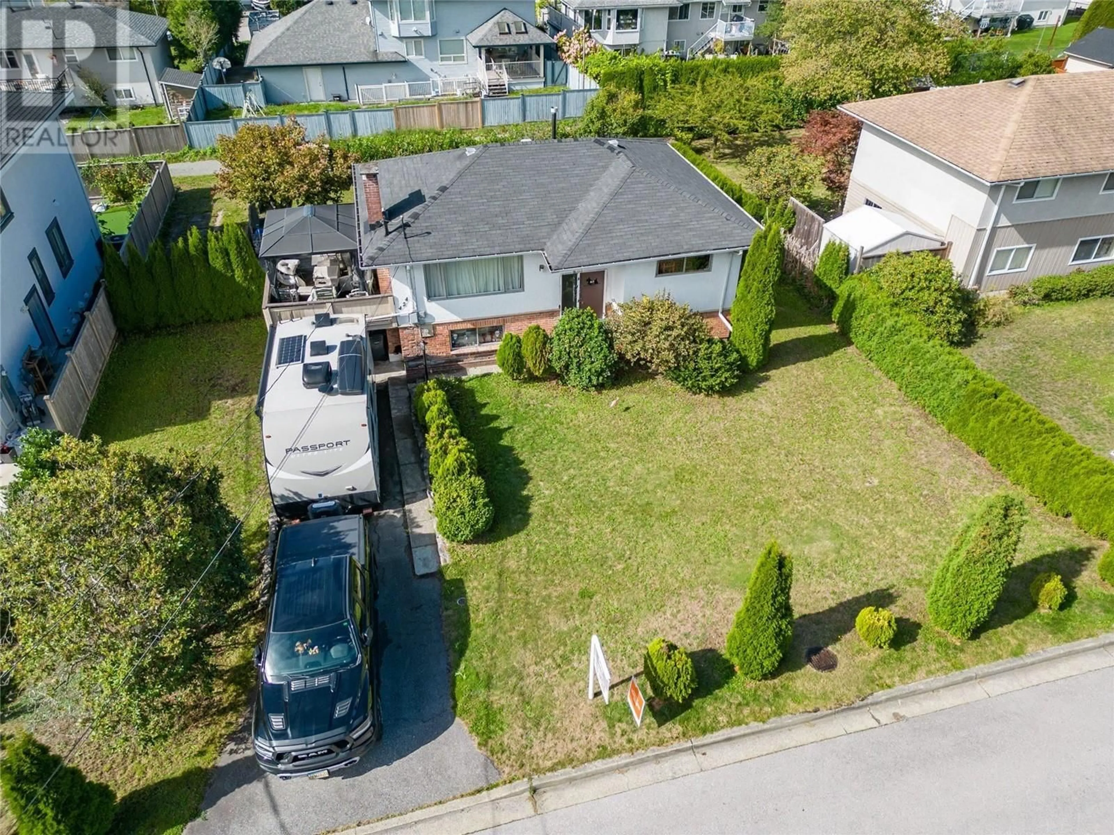 Frontside or backside of a home, the street view for 424 DRAYCOTT STREET, Coquitlam British Columbia V3K5K2