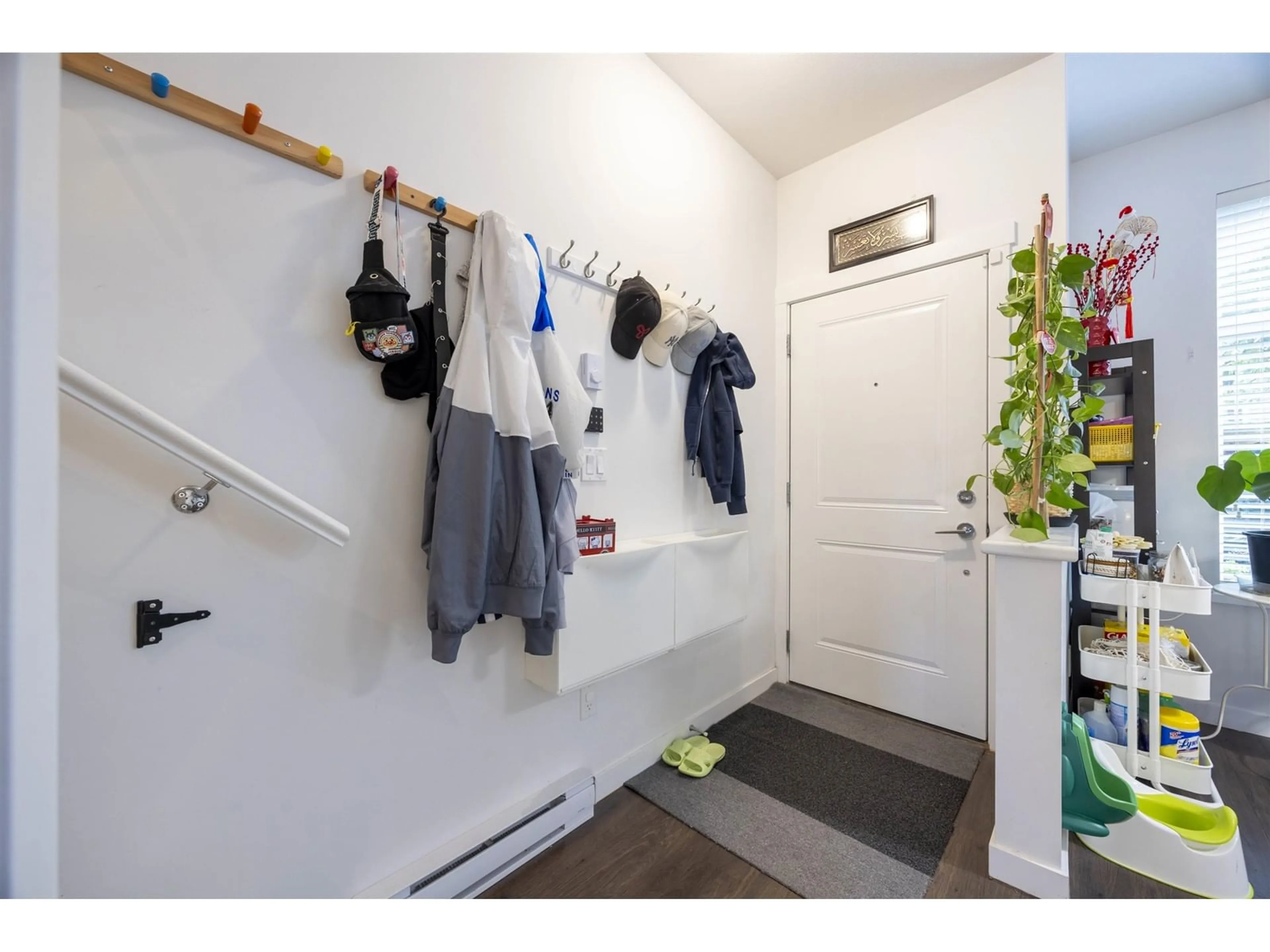 Indoor entryway for 42 - 8130 136A, Surrey British Columbia V3W1H9