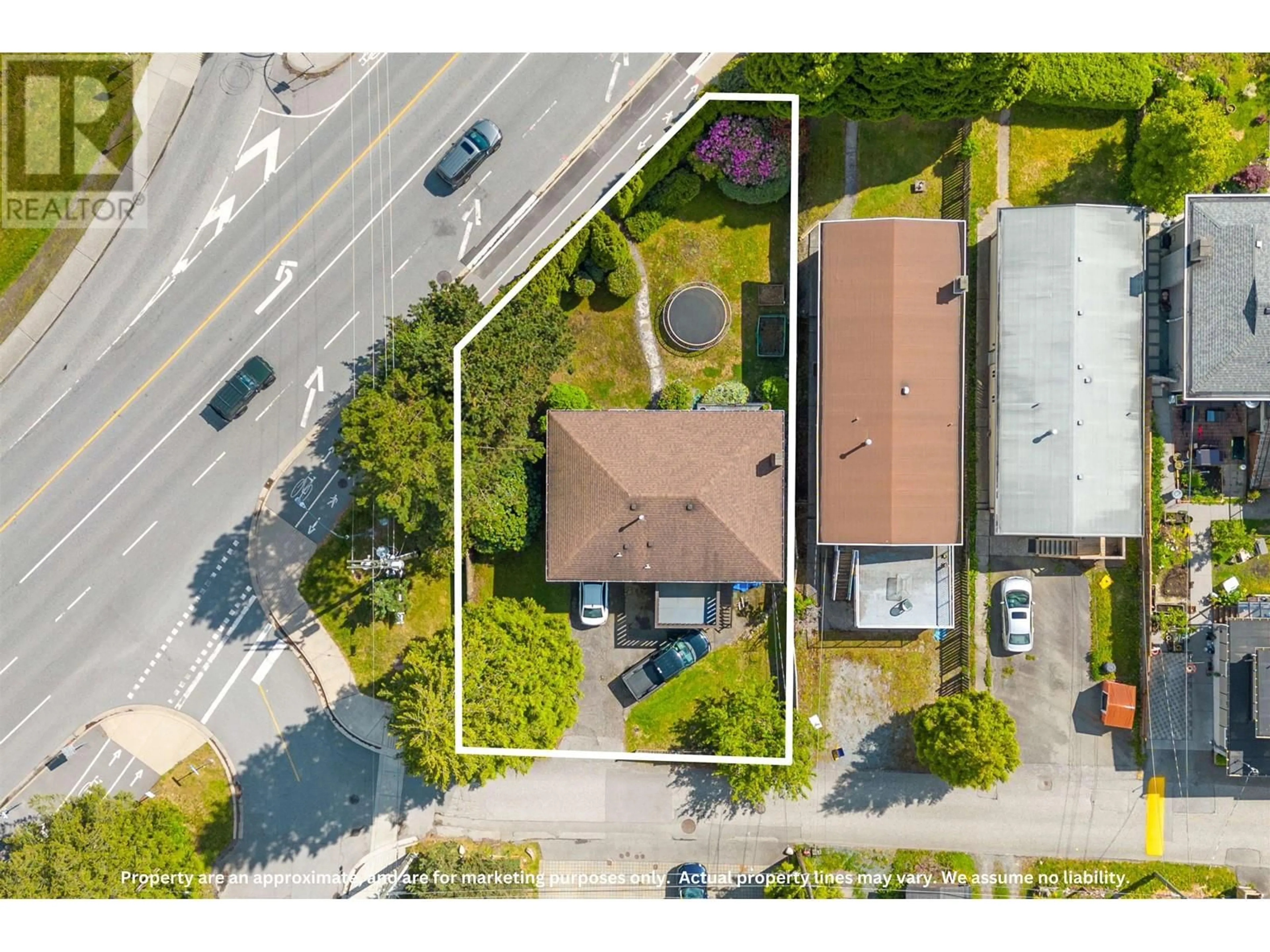 Frontside or backside of a home, the street view for 2125 BOULEVARD CRESCENT, North Vancouver British Columbia V7L3Y9