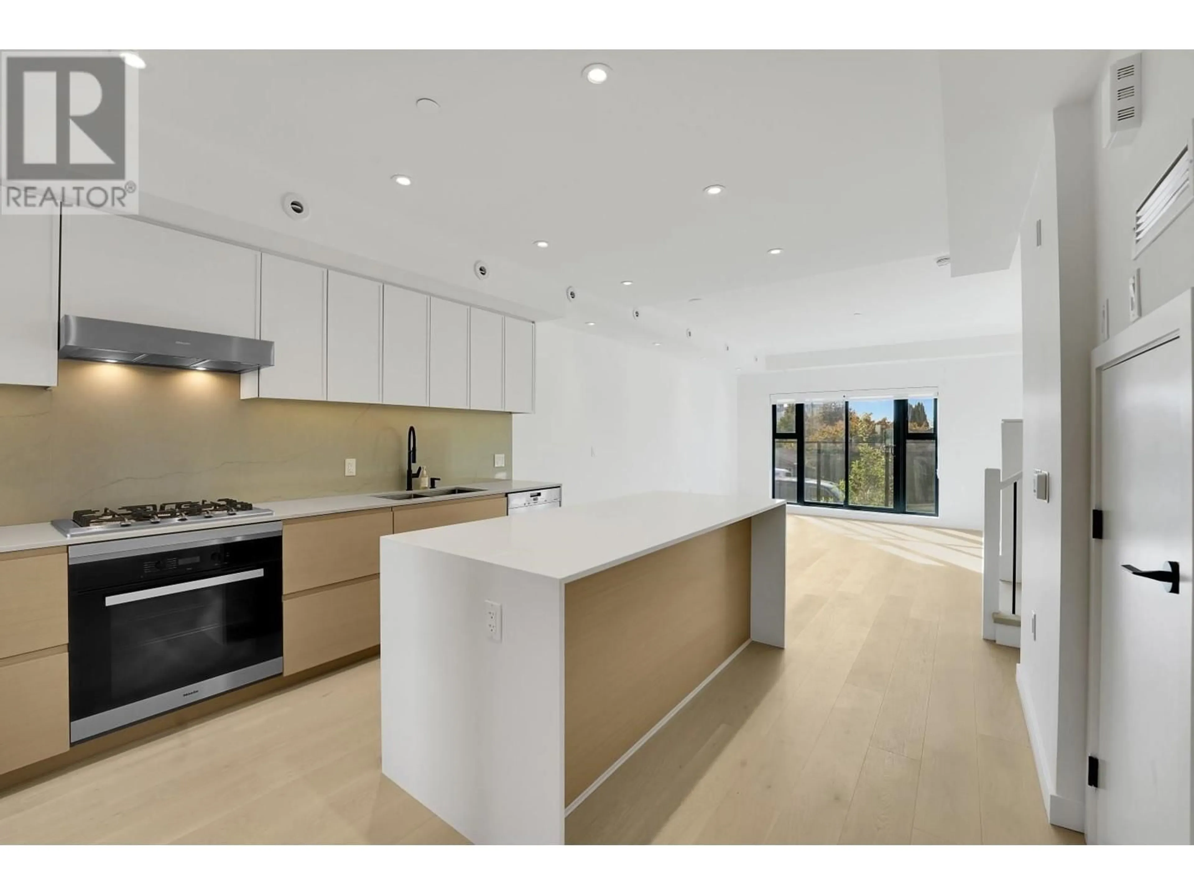 Open concept kitchen, ceramic/tile floor for 586 W 28TH AVENUE, Vancouver British Columbia V5Z2H1