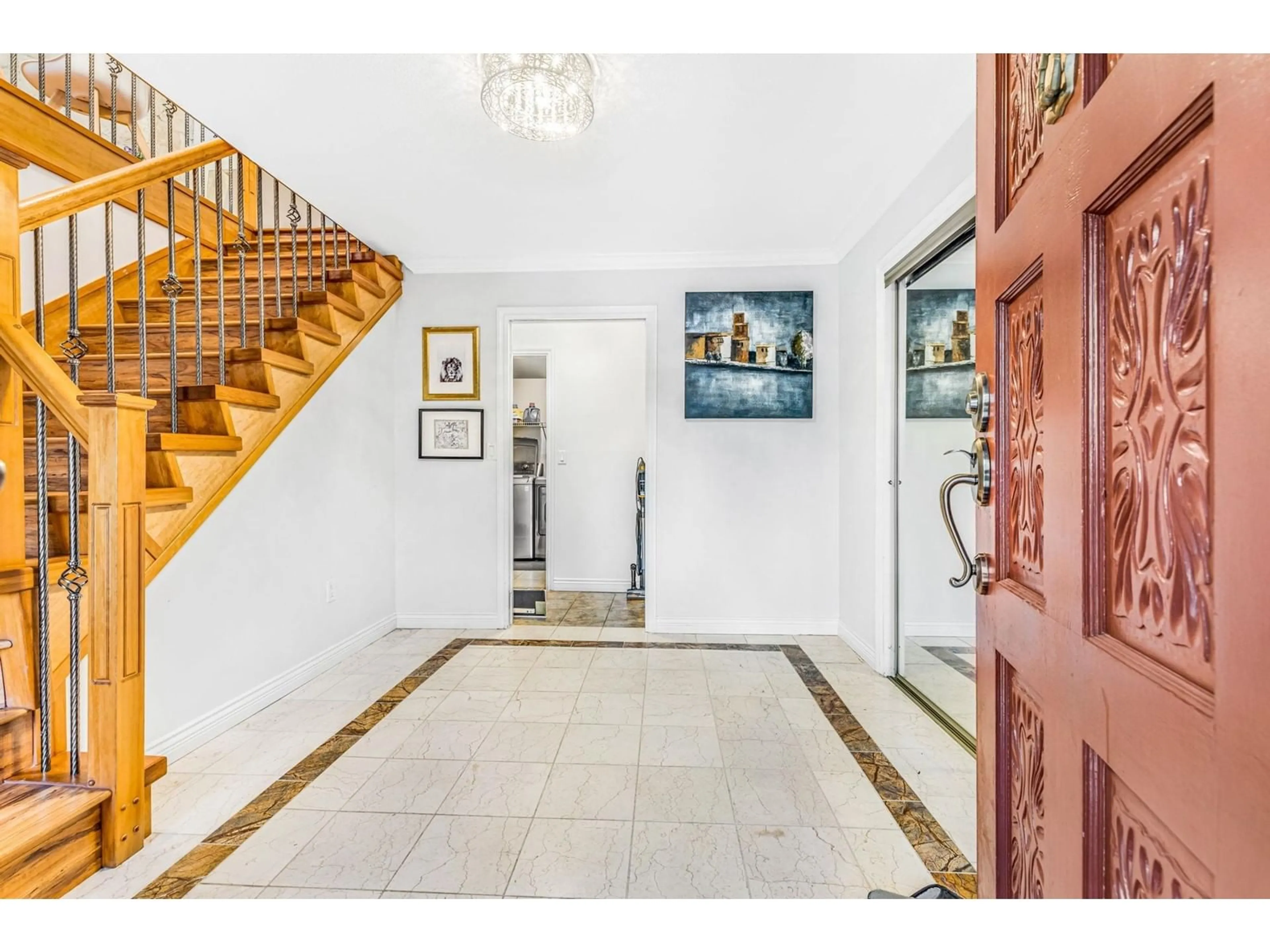 Indoor foyer for 11199 92A AVENUE, Delta British Columbia V4C3L9