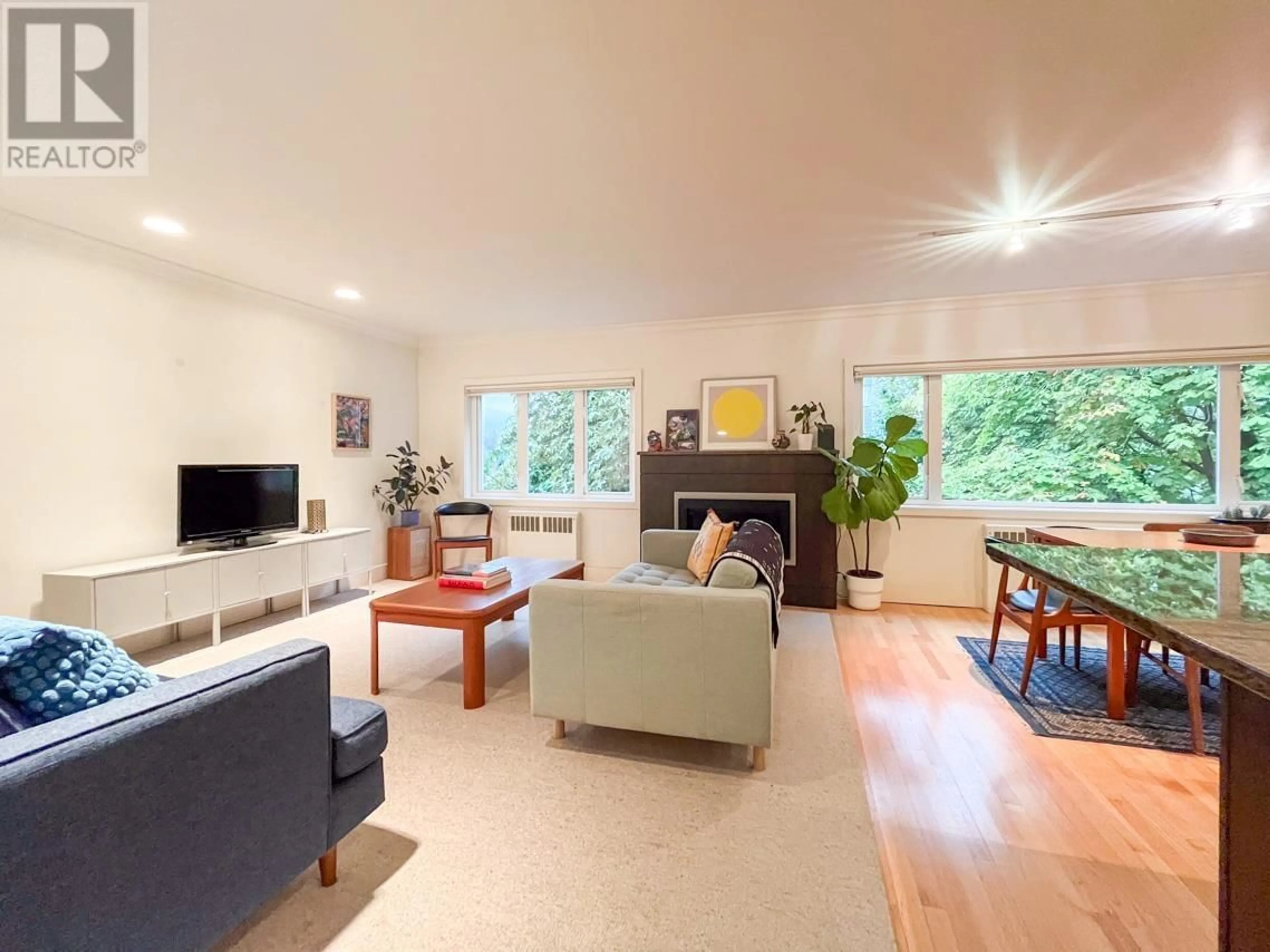 Living room, wood floors for 201 1972 ROBSON STREET, Vancouver British Columbia V6G1E8