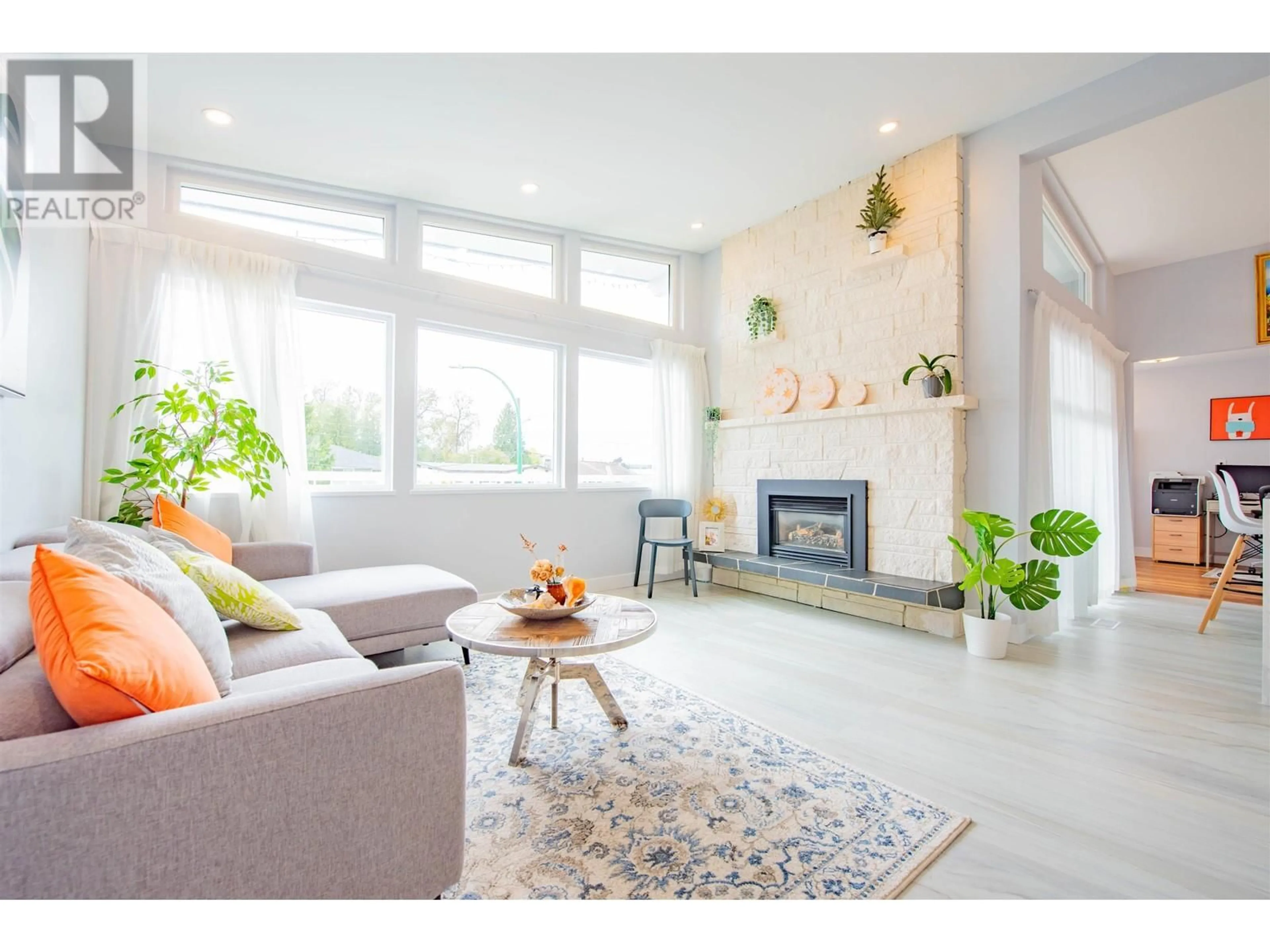 Living room, wood floors for 6855 YEOVIL PLACE, Burnaby British Columbia V5B2W2