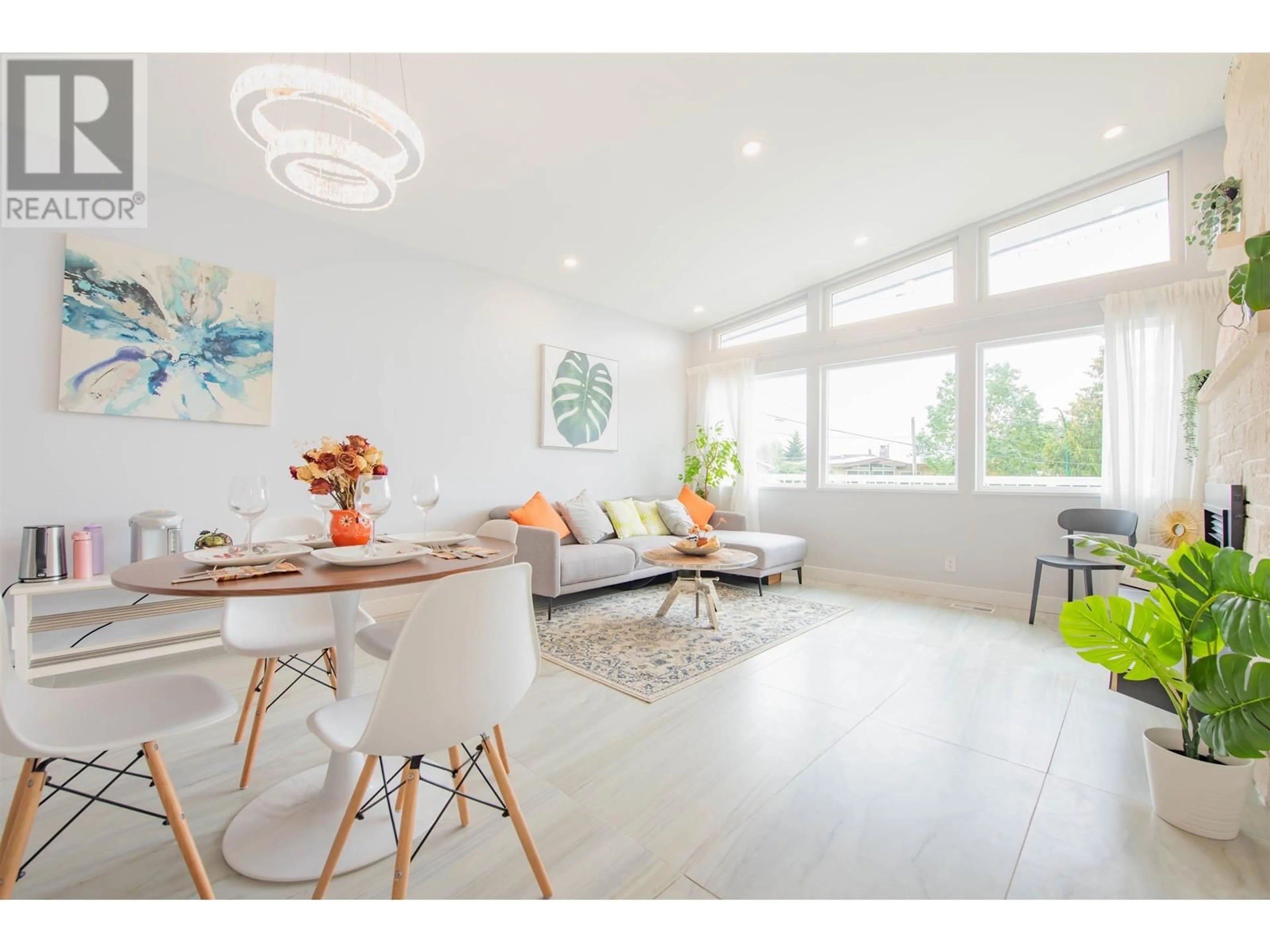 Living room, wood floors for 6855 YEOVIL PLACE, Burnaby British Columbia V5B2W2