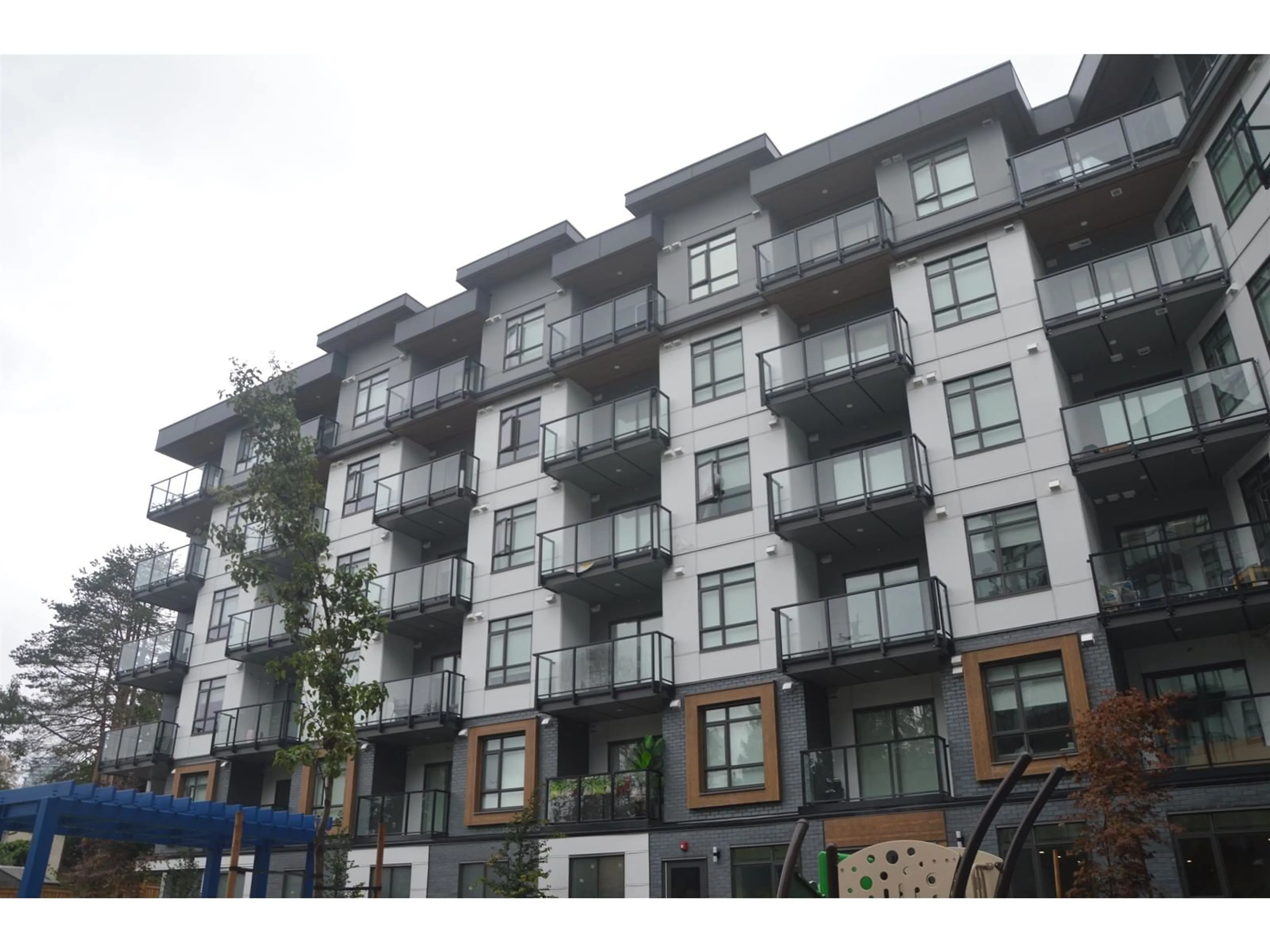 A pic from exterior of the house or condo, the front or back of building for 601 13969 96 AVENUE, Surrey British Columbia V3T4M2