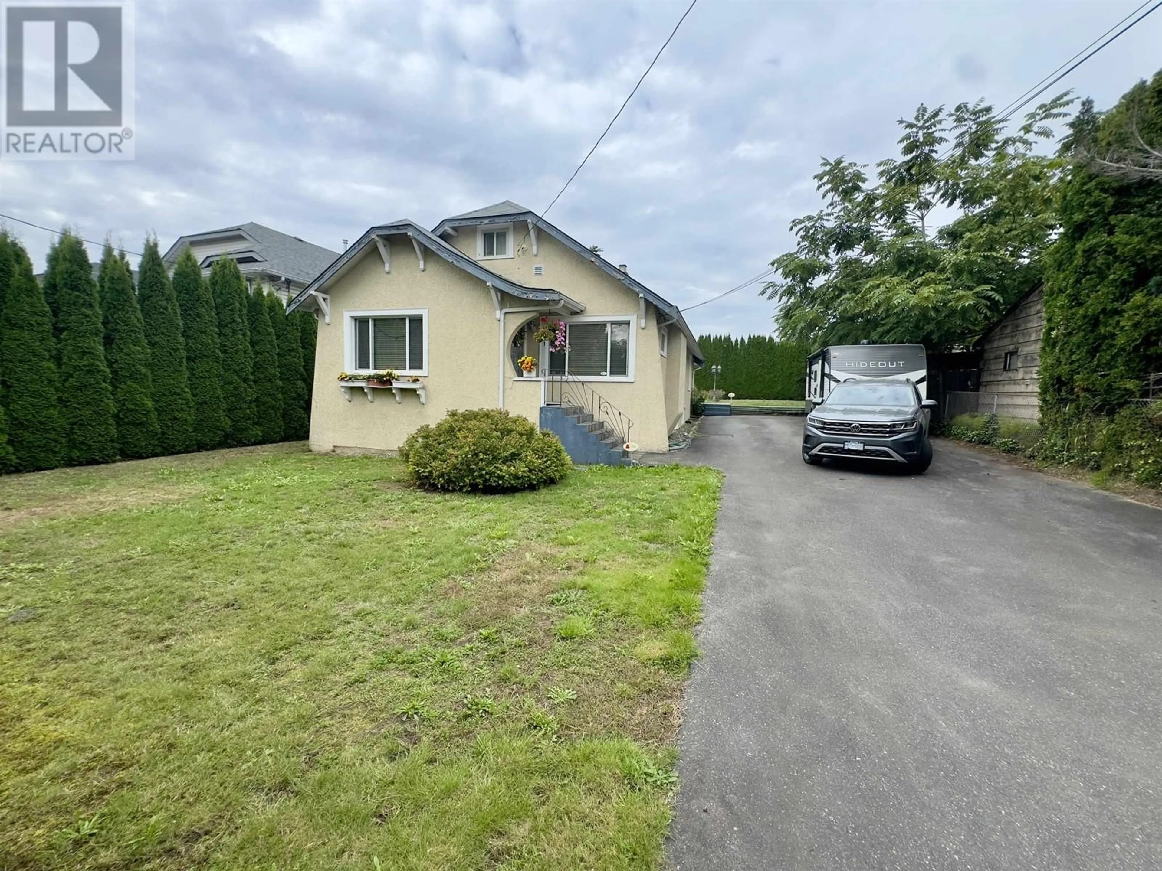 A pic from outside/outdoor area/front of a property/back of a property/a pic from drone, street for 601 ALDERSON AVENUE, Coquitlam British Columbia V3K1T4