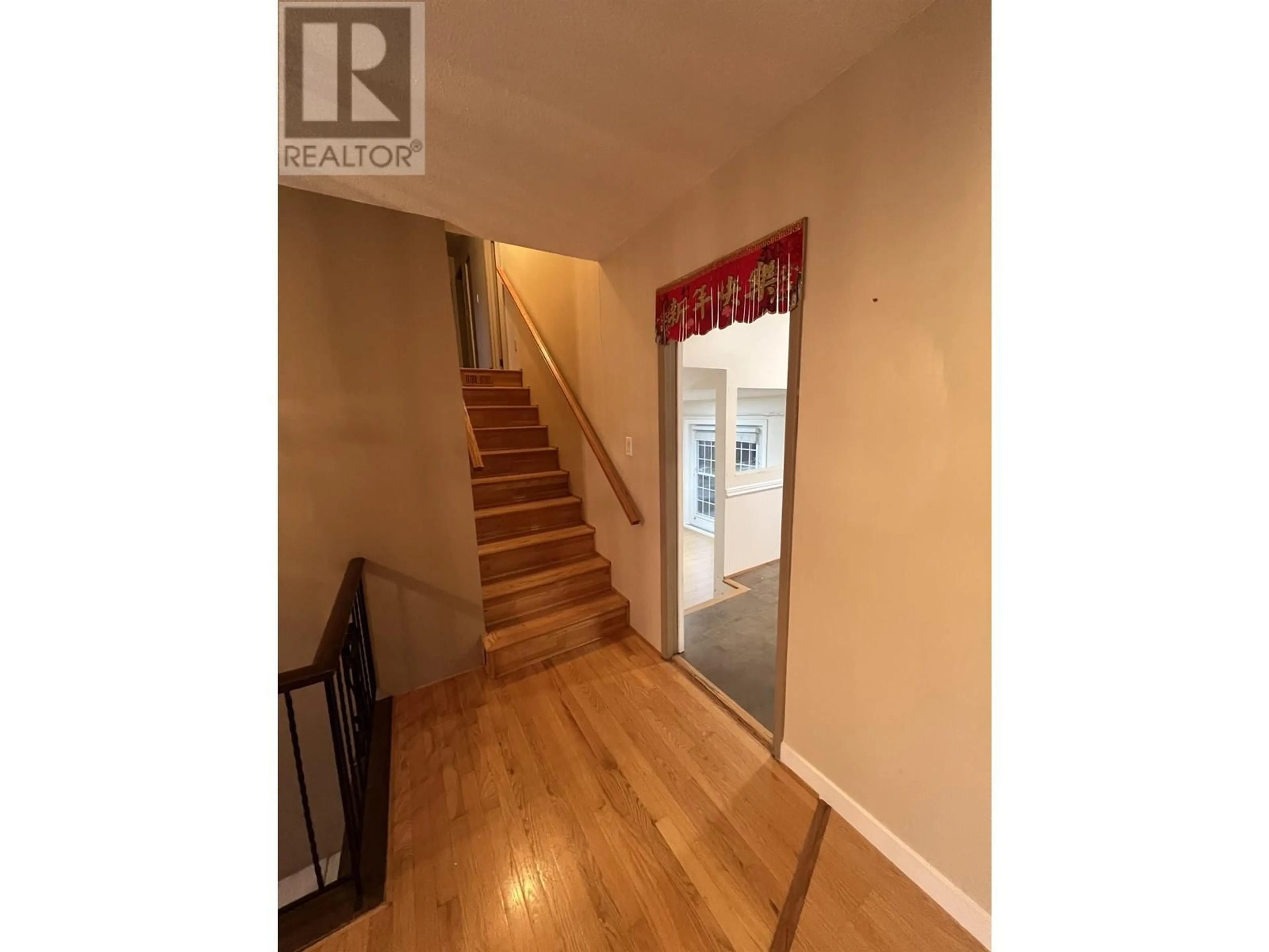 Stairs for 4651 LARKSPUR AVENUE, Richmond British Columbia V7C2H9