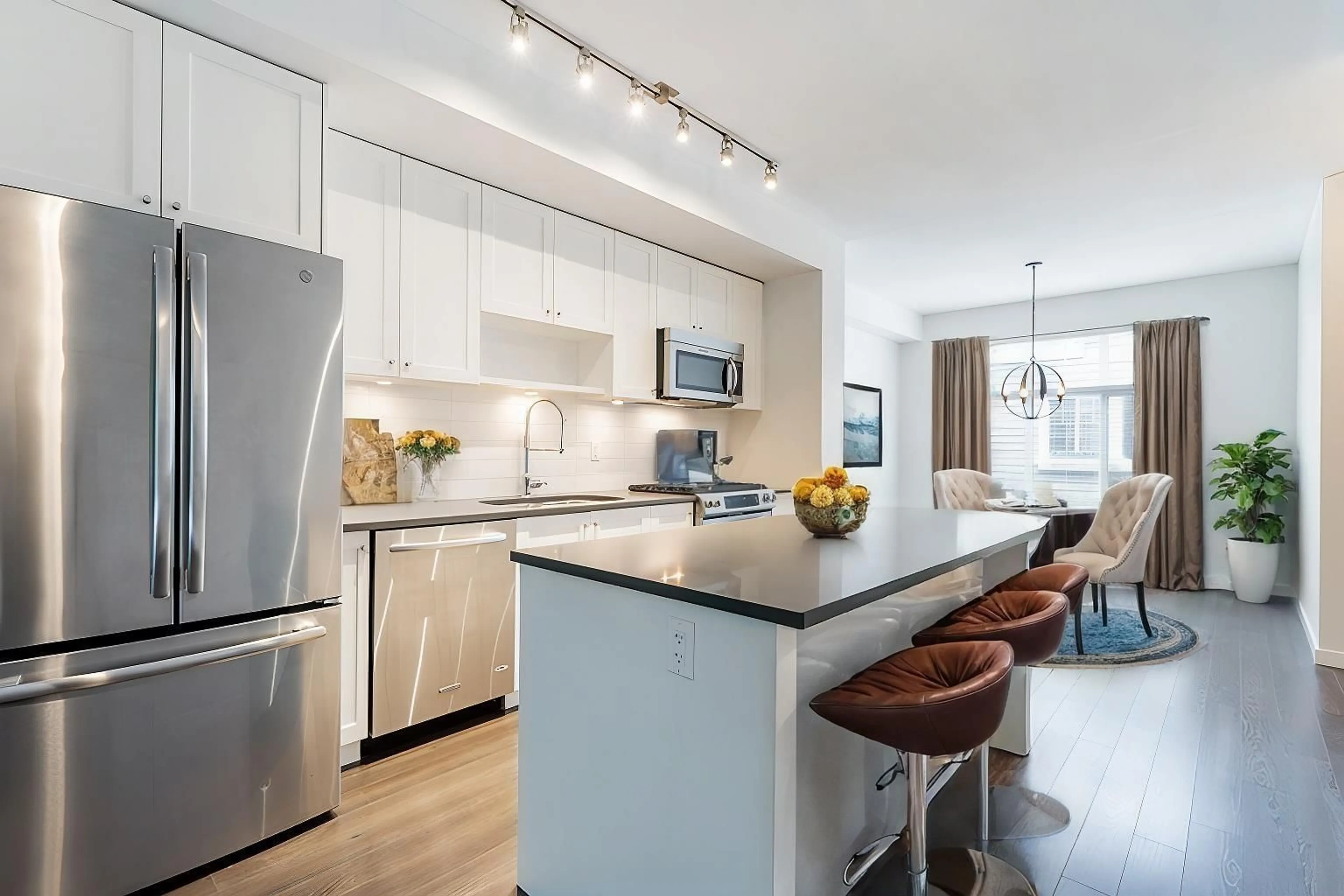 Contemporary kitchen for 6 253 171 STREET, Surrey British Columbia V3Z9P4