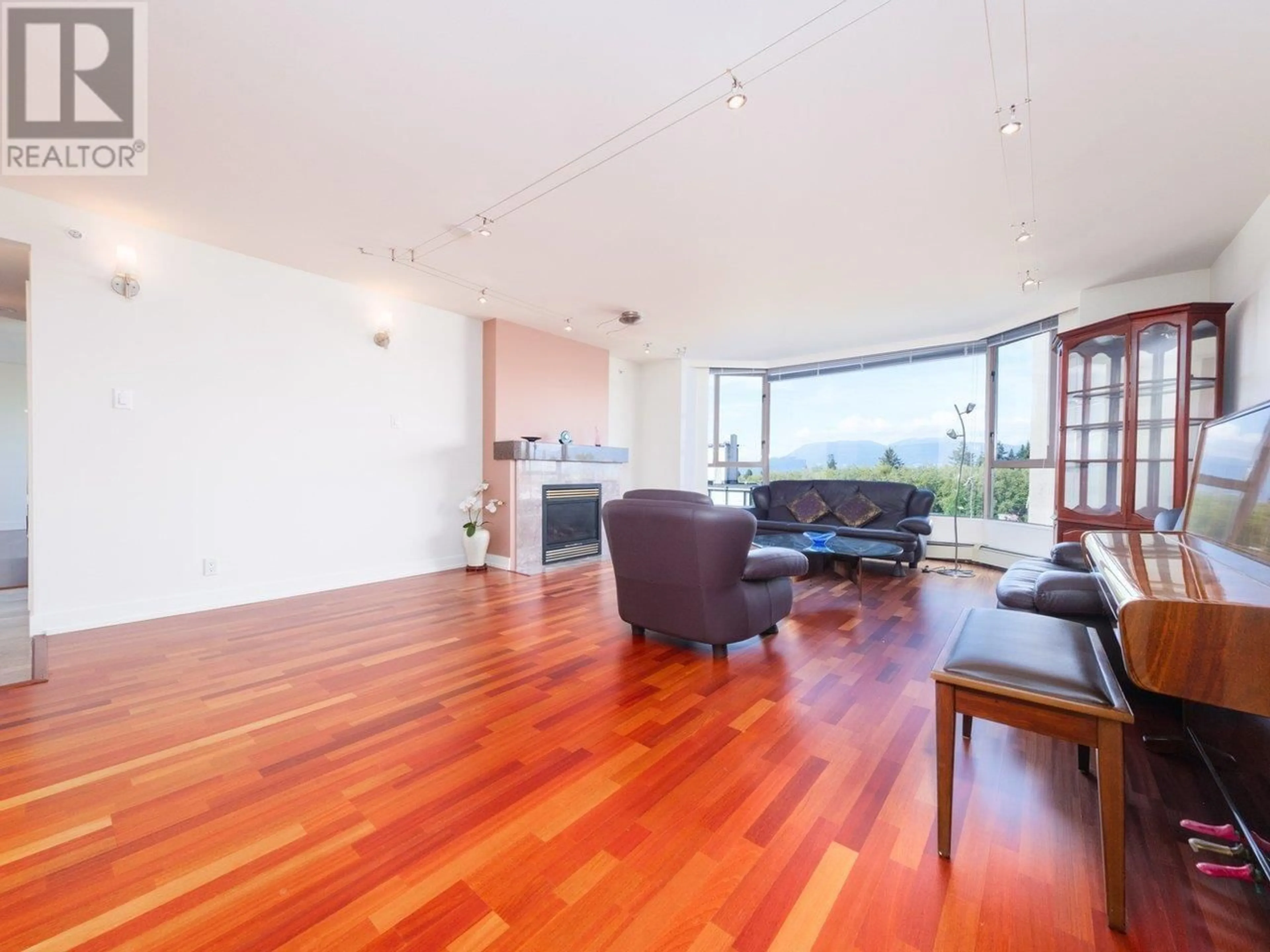 Living room, wood floors for 802 2108 W 38TH AVENUE, Vancouver British Columbia V6M1R9