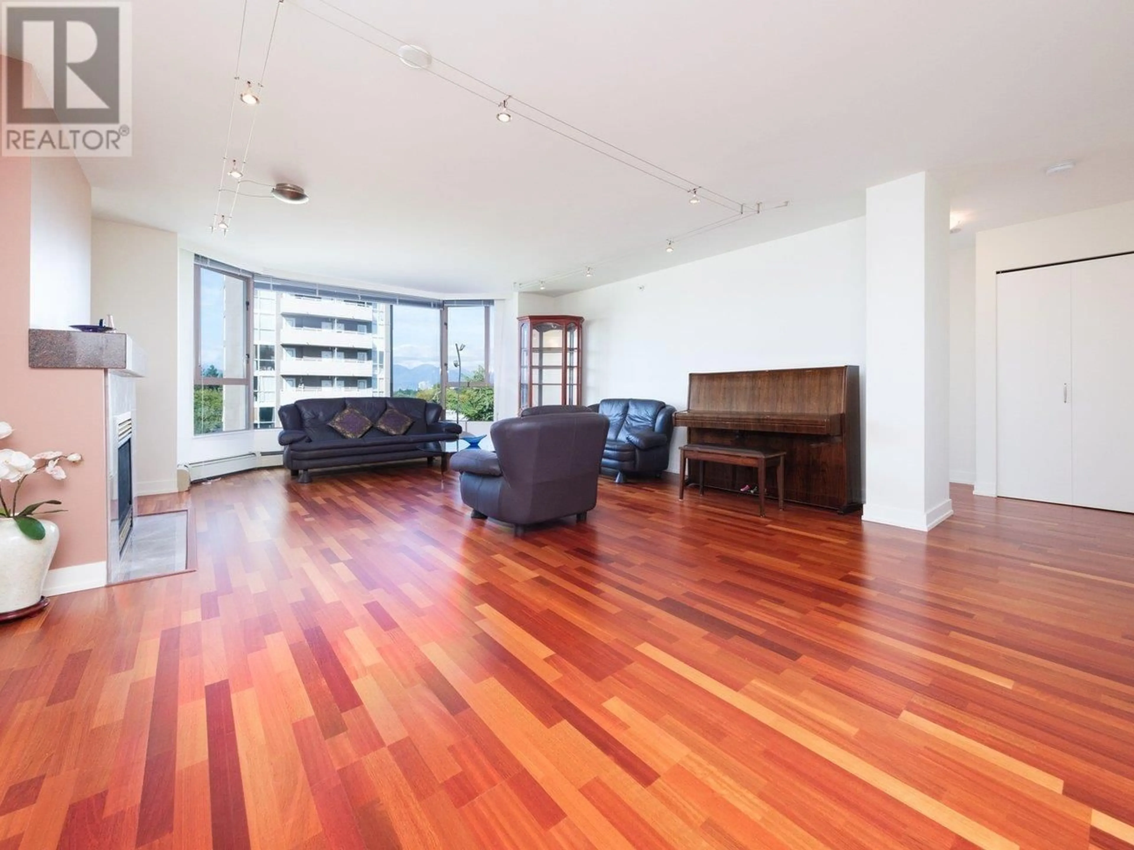 Living room, wood floors for 802 2108 W 38TH AVENUE, Vancouver British Columbia V6M1R9