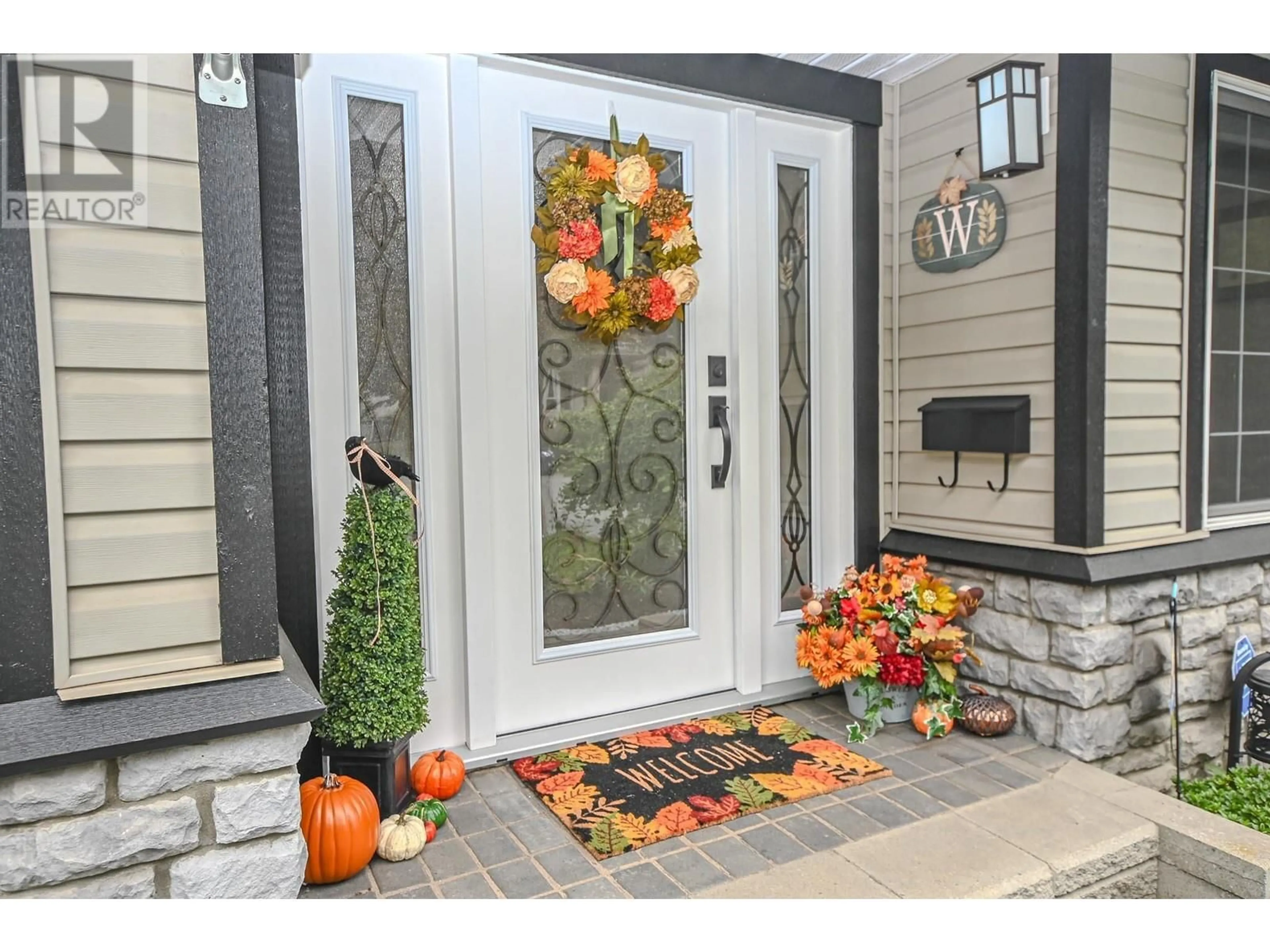 Indoor entryway, wood floors for 12375 214 STREET, Maple Ridge British Columbia V2X4H2