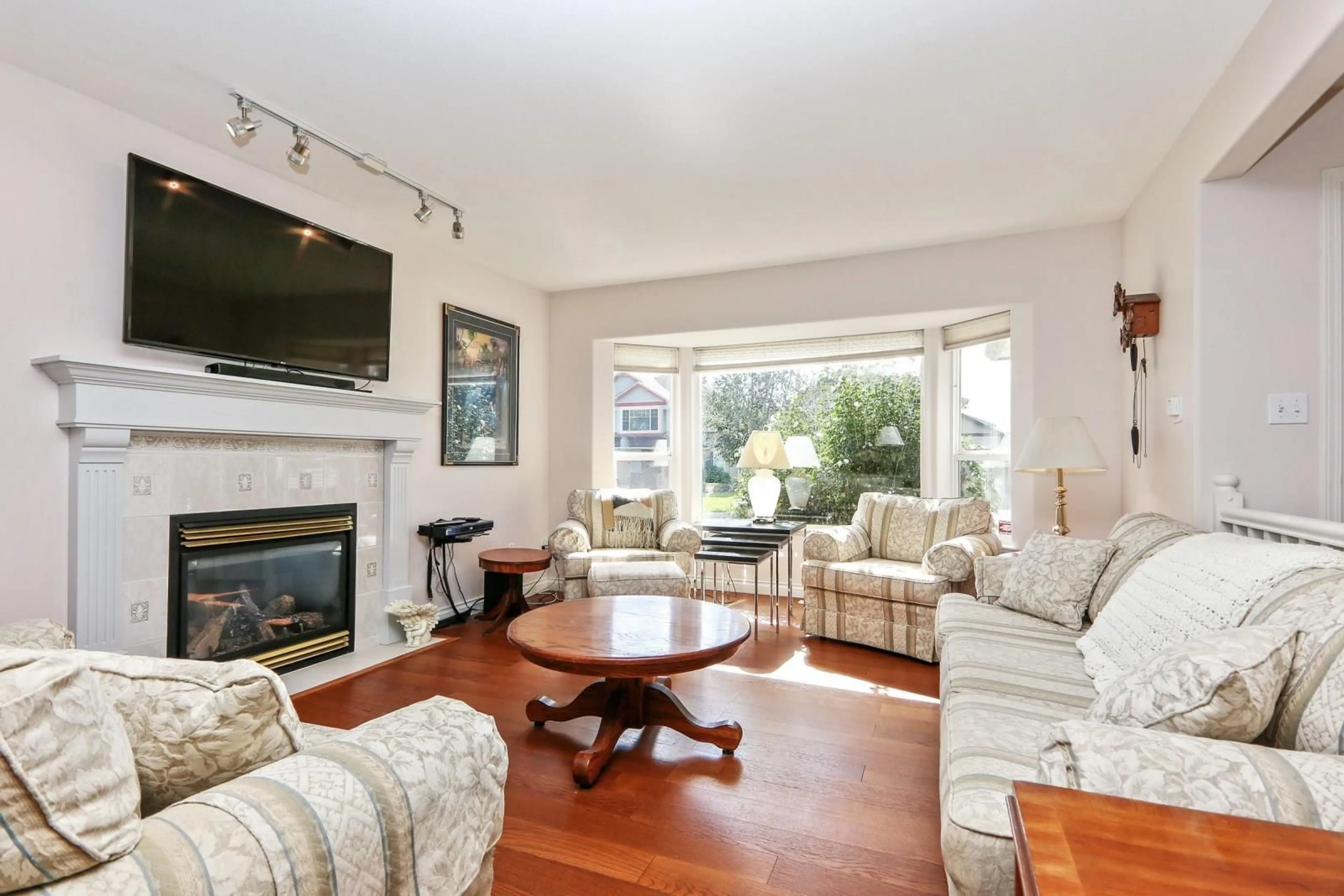 Living room, wood floors for 7331 PRASMOUNT PLACE, Agassiz British Columbia V0M1A0