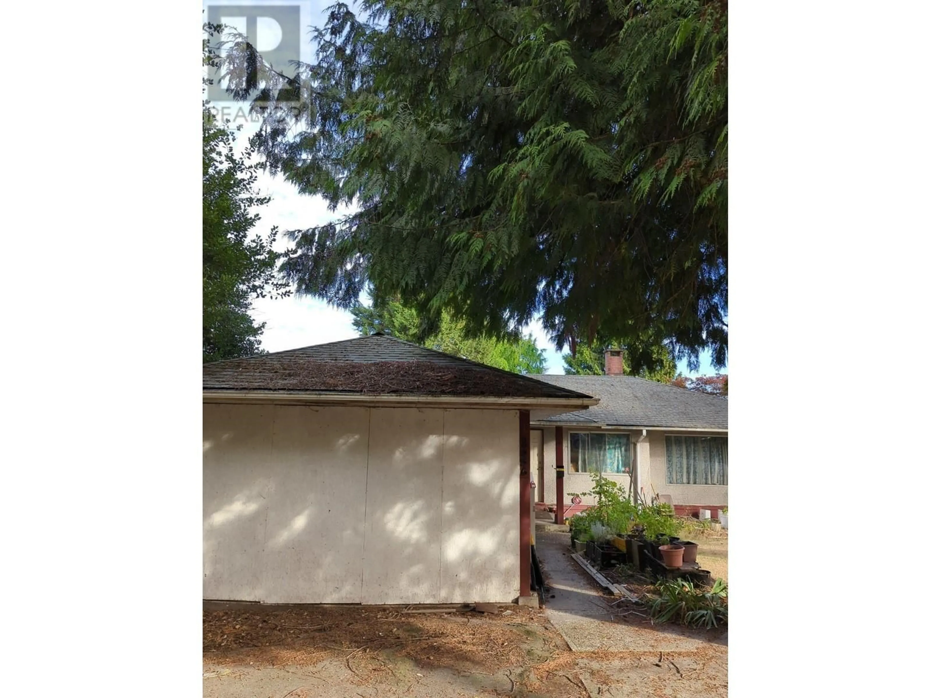 Frontside or backside of a home for 8056 GILLEY AVENUE, Burnaby British Columbia V5J4Y5