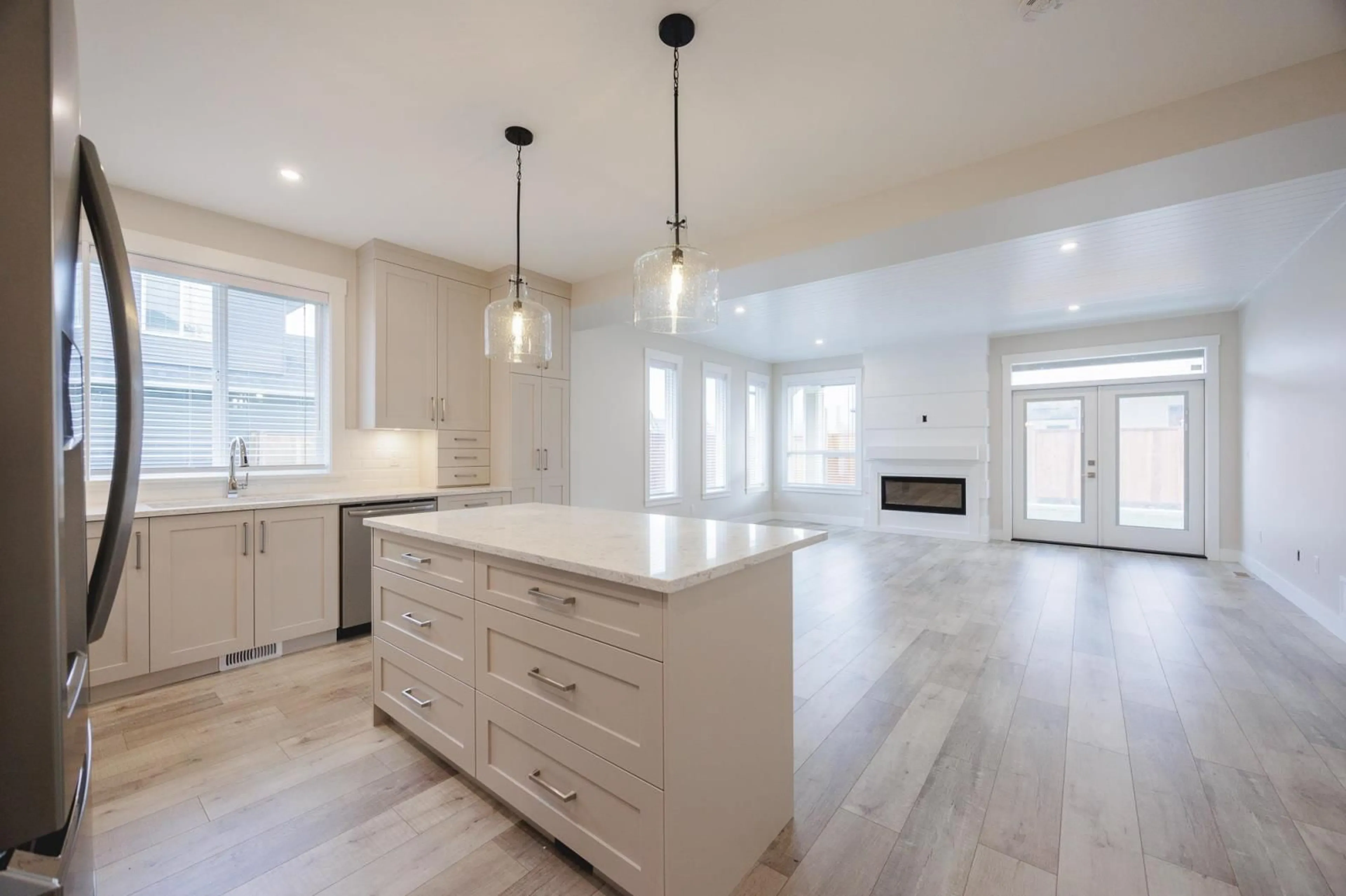 Open concept kitchen for 105 6211 CHILLIWACK RIVER ROAD|Sardis So, Chilliwack British Columbia V2R6A7