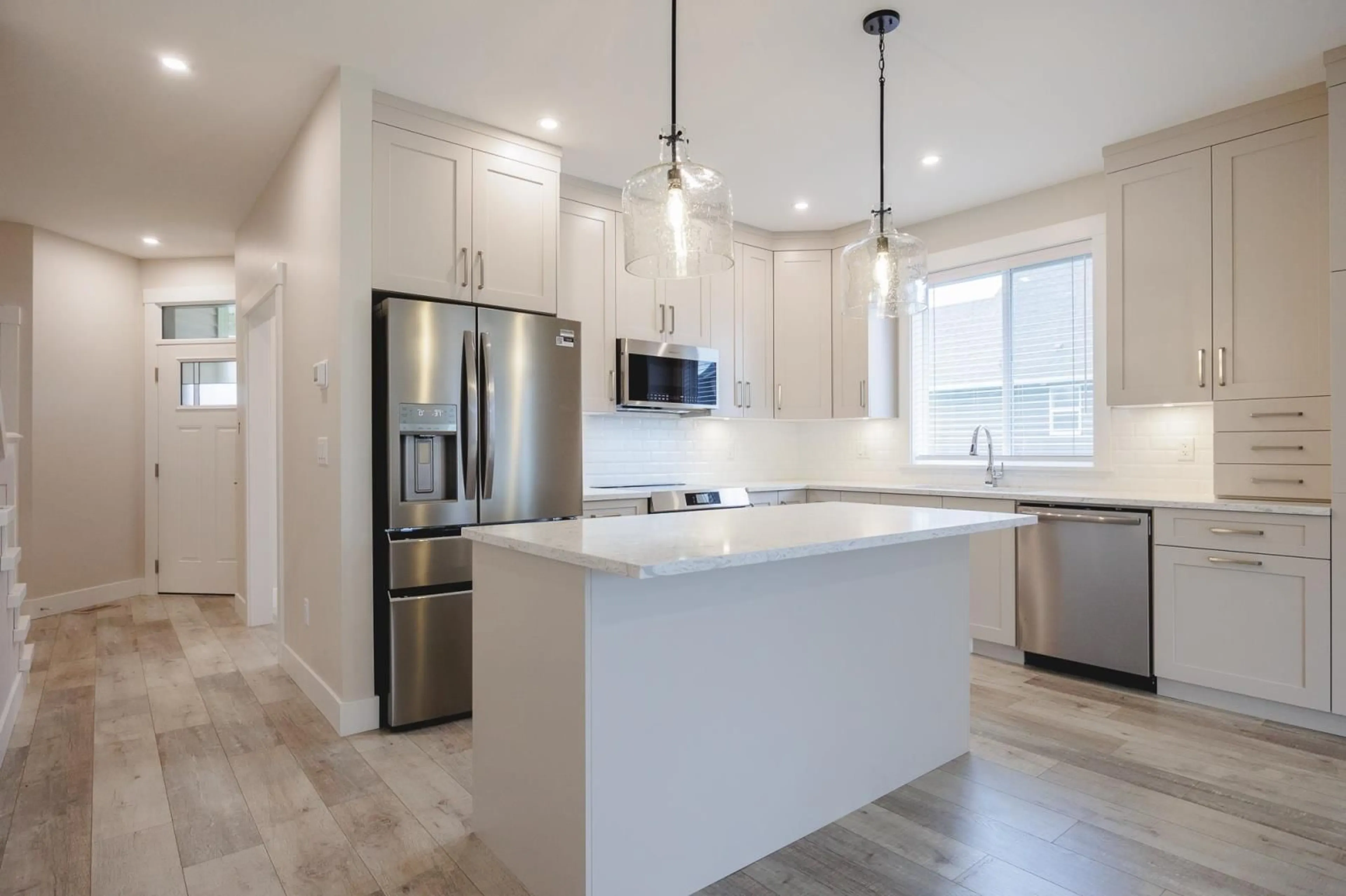 Open concept kitchen for 105 6211 CHILLIWACK RIVER ROAD|Sardis So, Chilliwack British Columbia V2R6A7