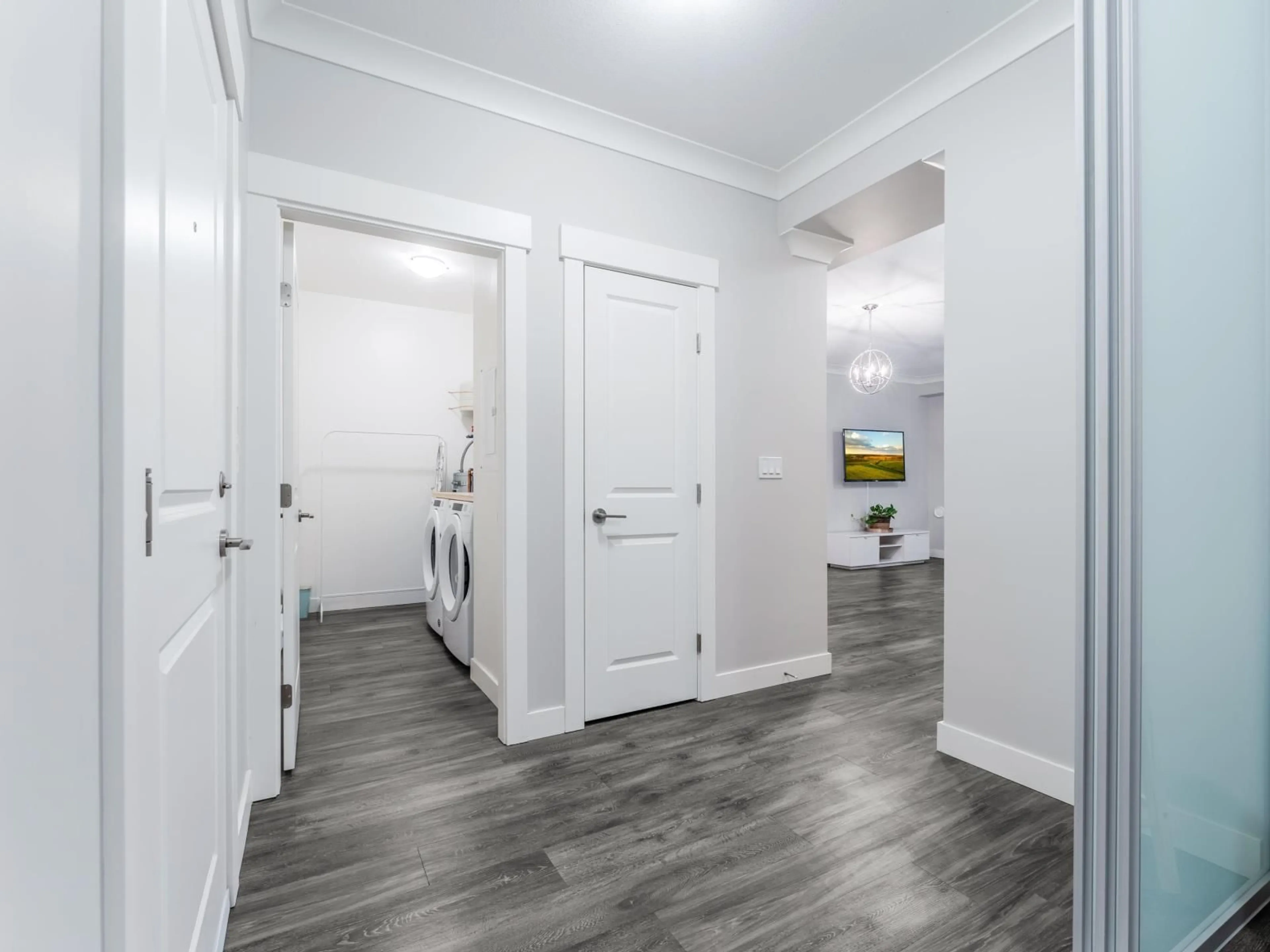 Indoor entryway, wood floors for 103 45761 STEVENSON ROAD, Chilliwack British Columbia V2R0Y7