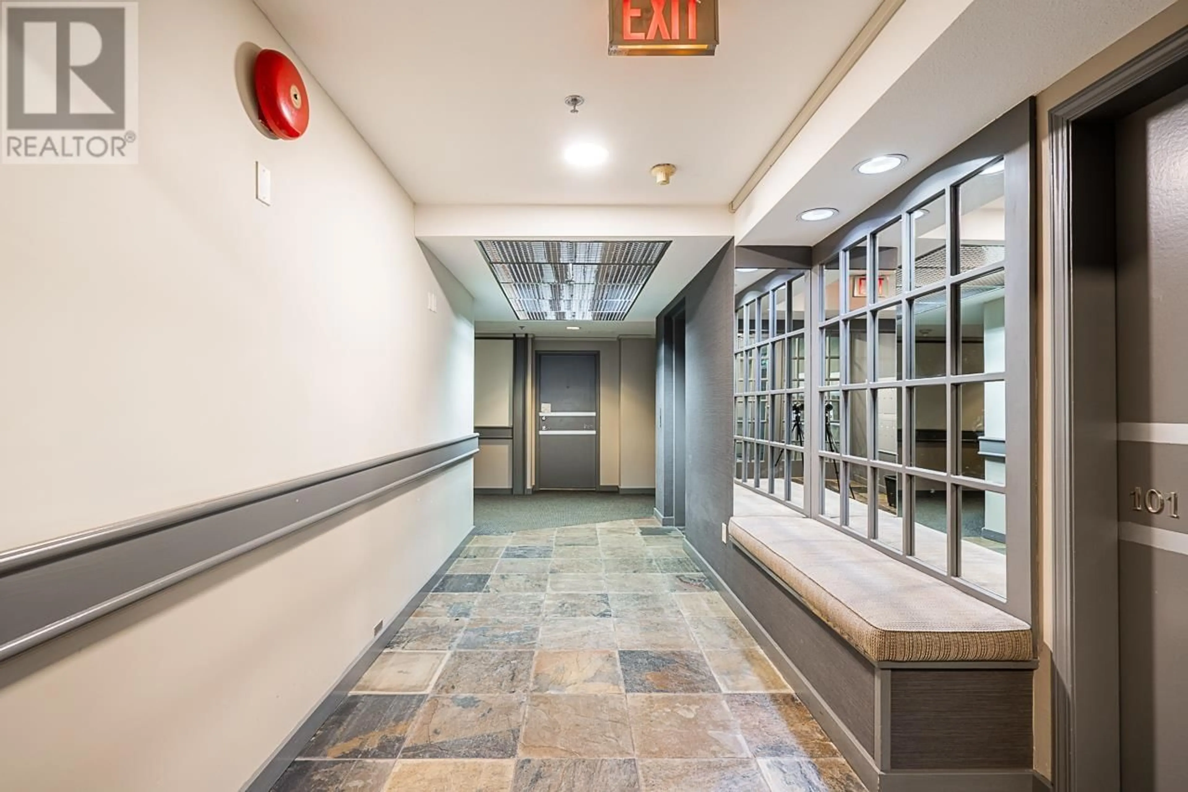 Indoor foyer, ceramic floors for 304 1925 W 2ND AVENUE, Vancouver British Columbia V6J1J2