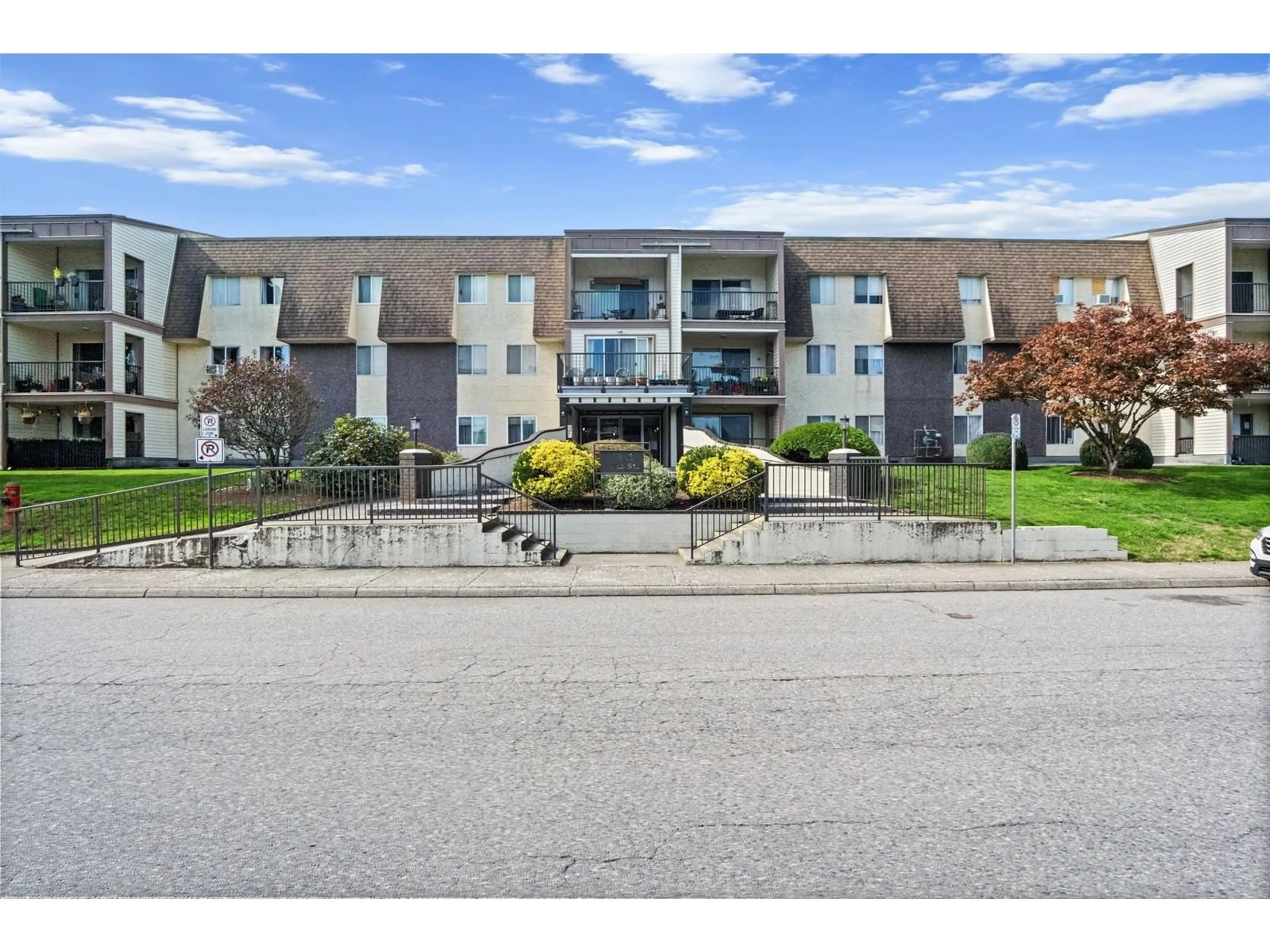 A pic from exterior of the house or condo, the street view for 235 2821 TIMS STREET, Abbotsford British Columbia V2T4B1