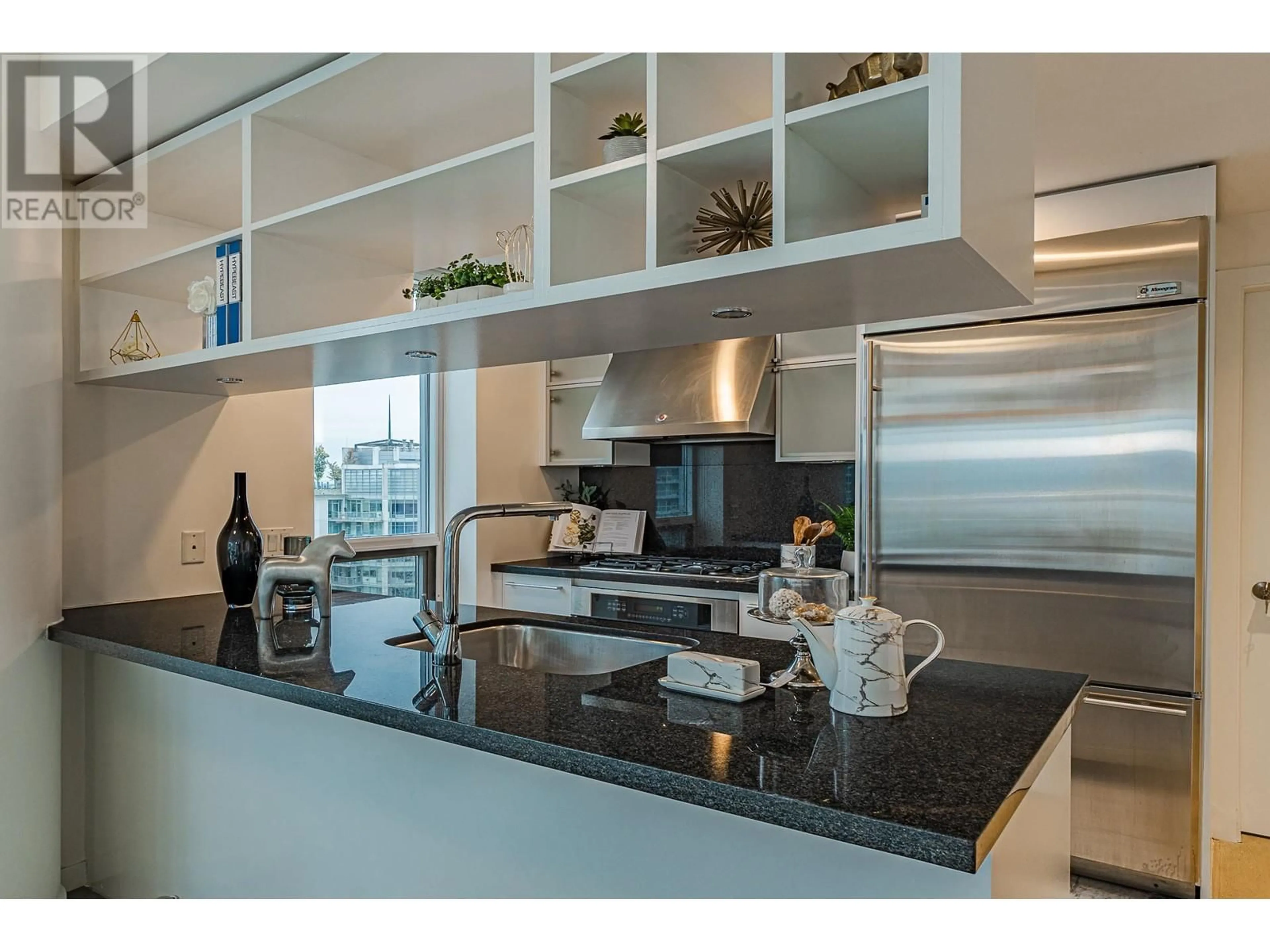 Contemporary kitchen for 3102 833 SEYMOUR STREET, Vancouver British Columbia V6B0G4