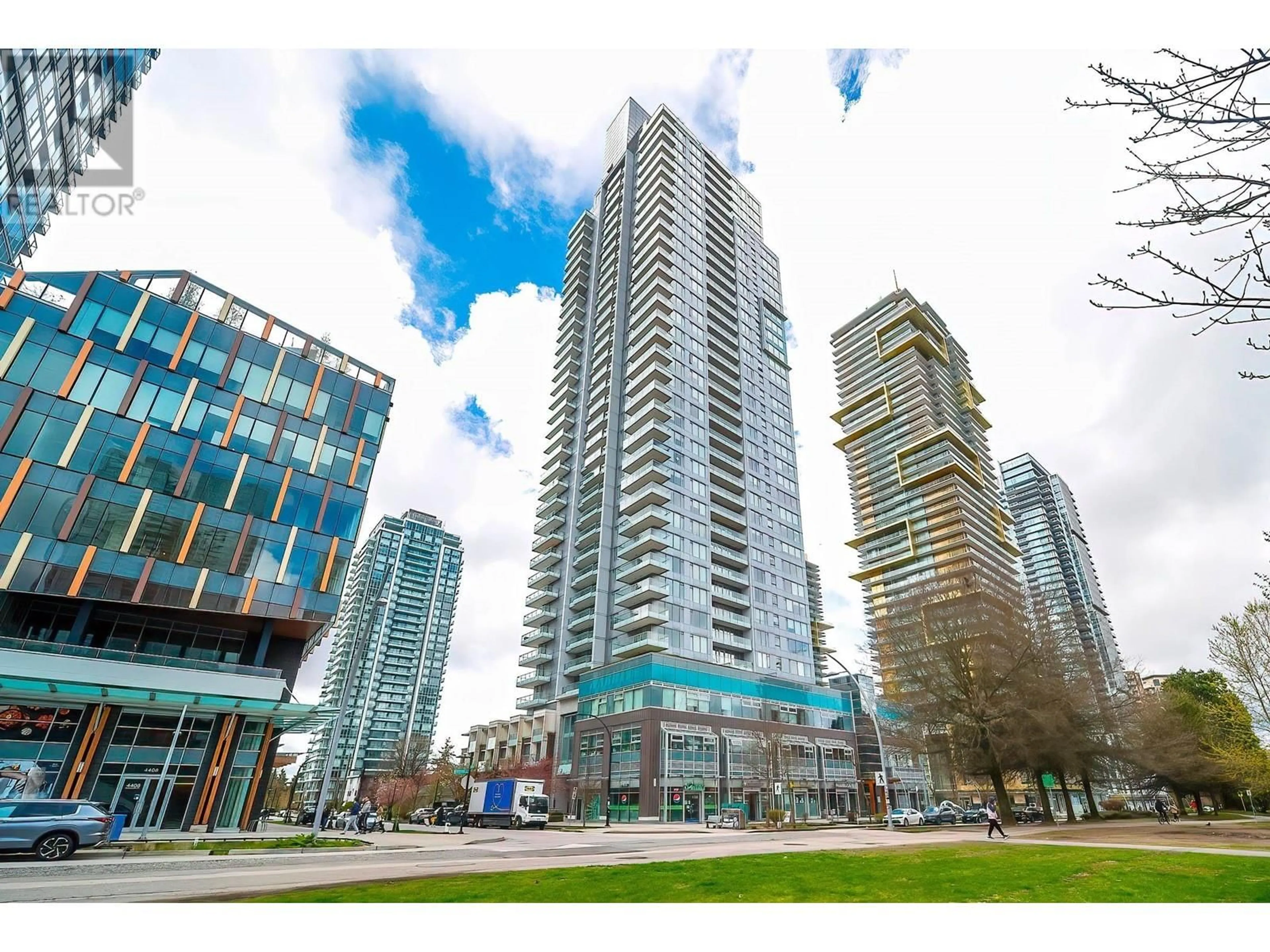 A pic from exterior of the house or condo, the street view for 1502 6333 SILVER AVENUE, Burnaby British Columbia V5H0C3