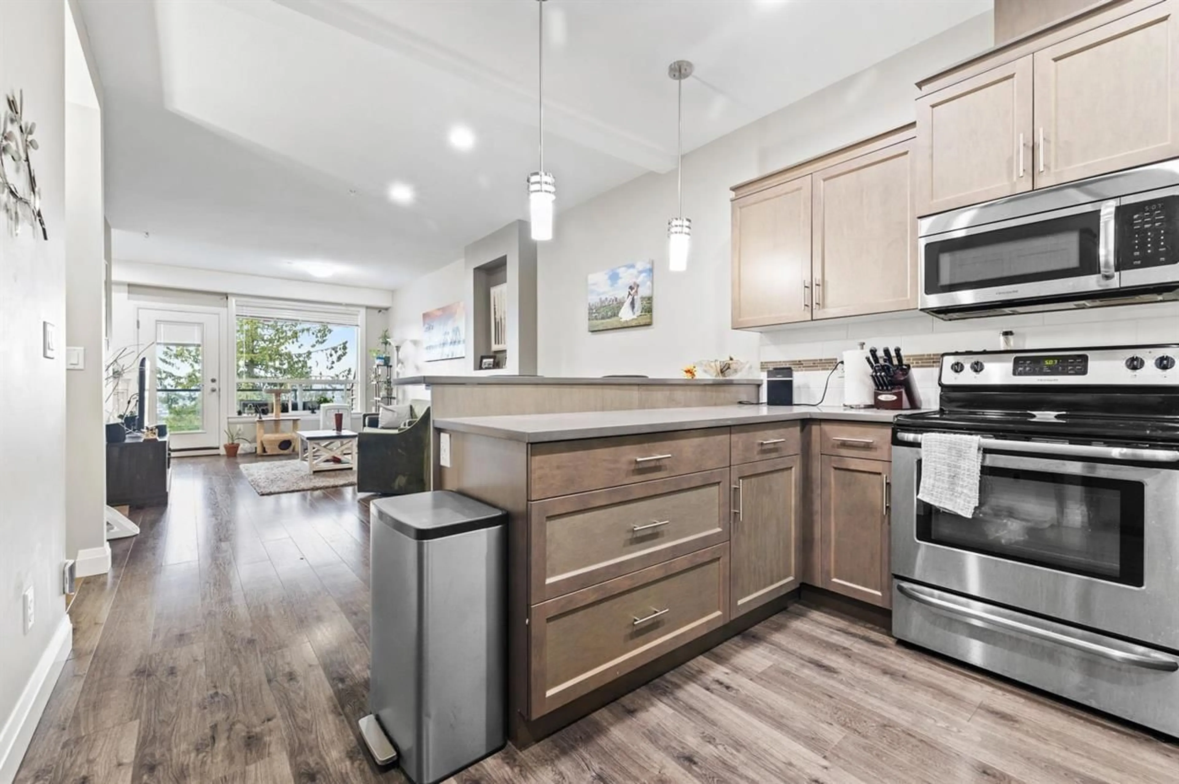 Open concept kitchen for 14 6026 LINDEMAN STREET, Chilliwack British Columbia V2R0W1