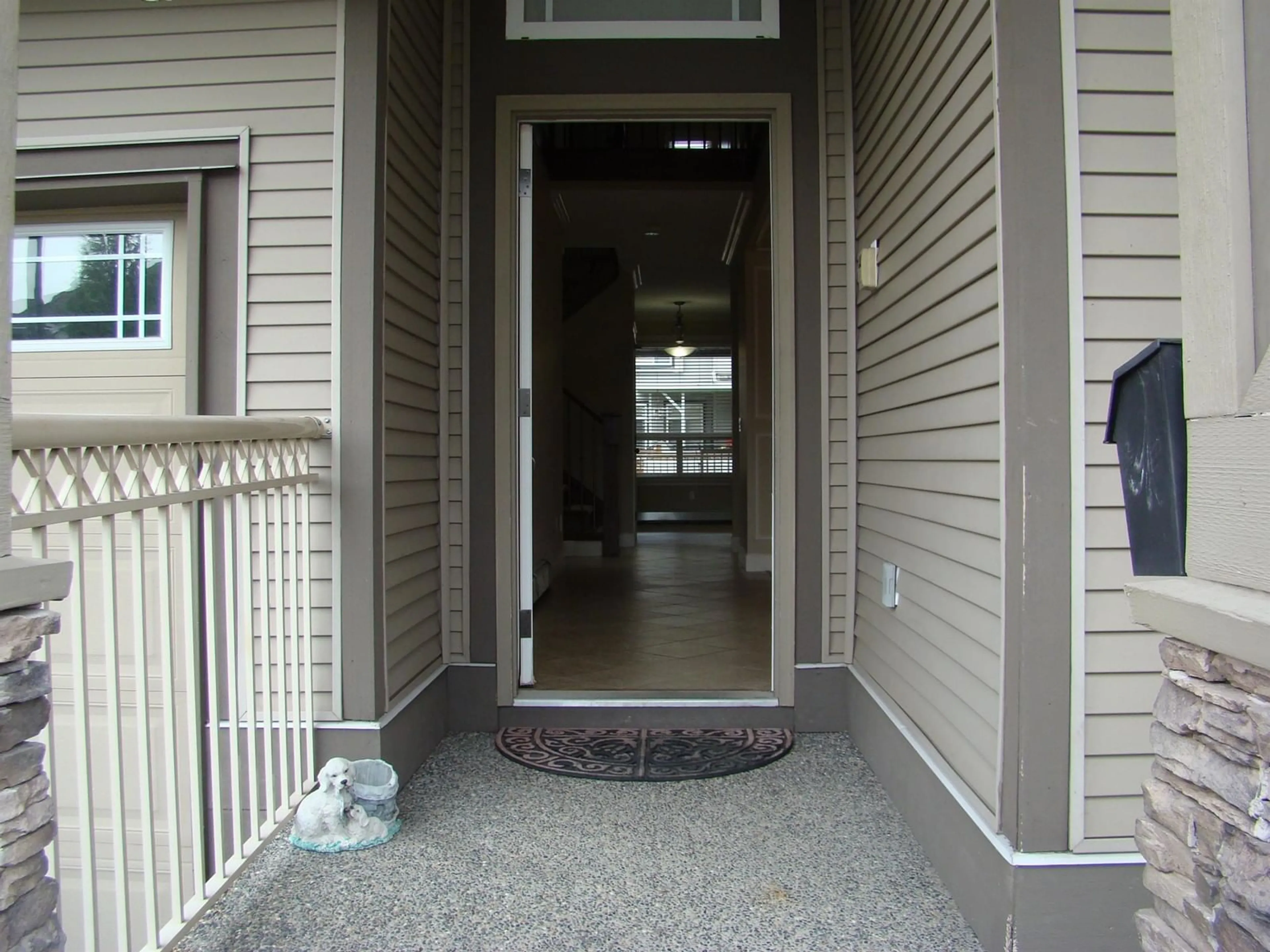 Indoor entryway, cement floor for 6309 167B STREET, Surrey British Columbia V3S1X3