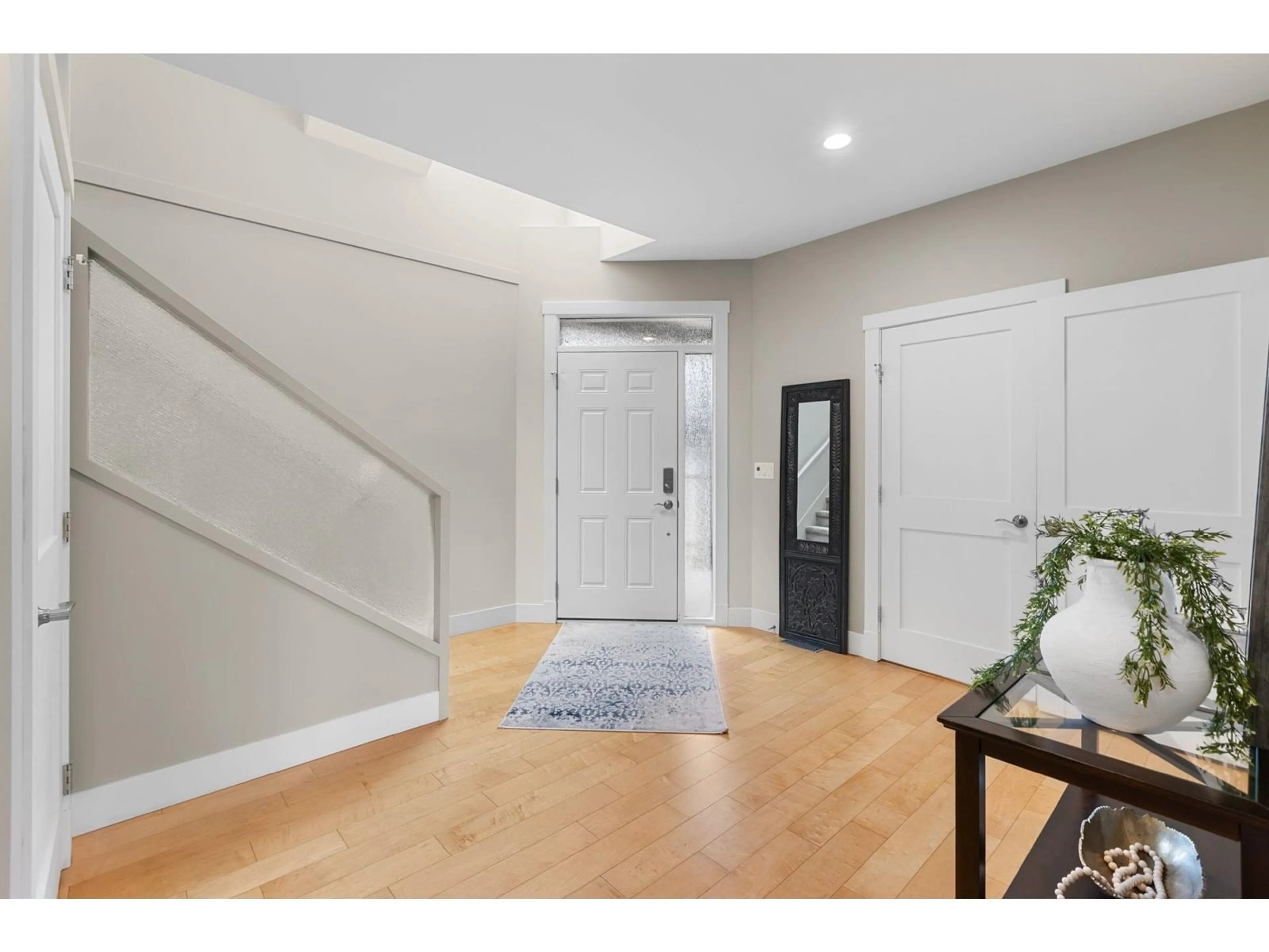 Indoor entryway, wood floors for 9556 204 STREET, Langley British Columbia V1M0A7