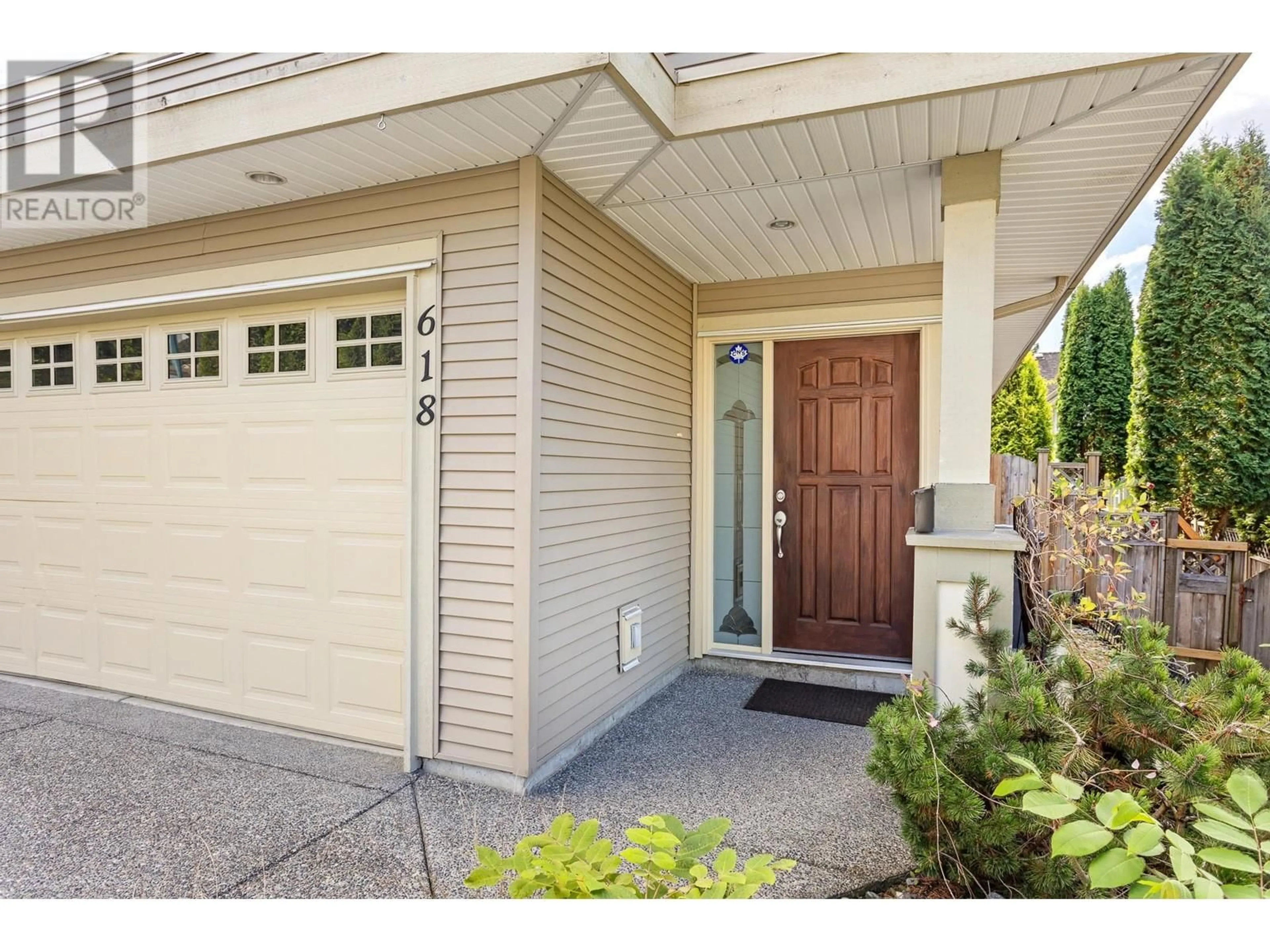 Indoor entryway for 618 ARROW LANE, Coquitlam British Columbia V3K7C6