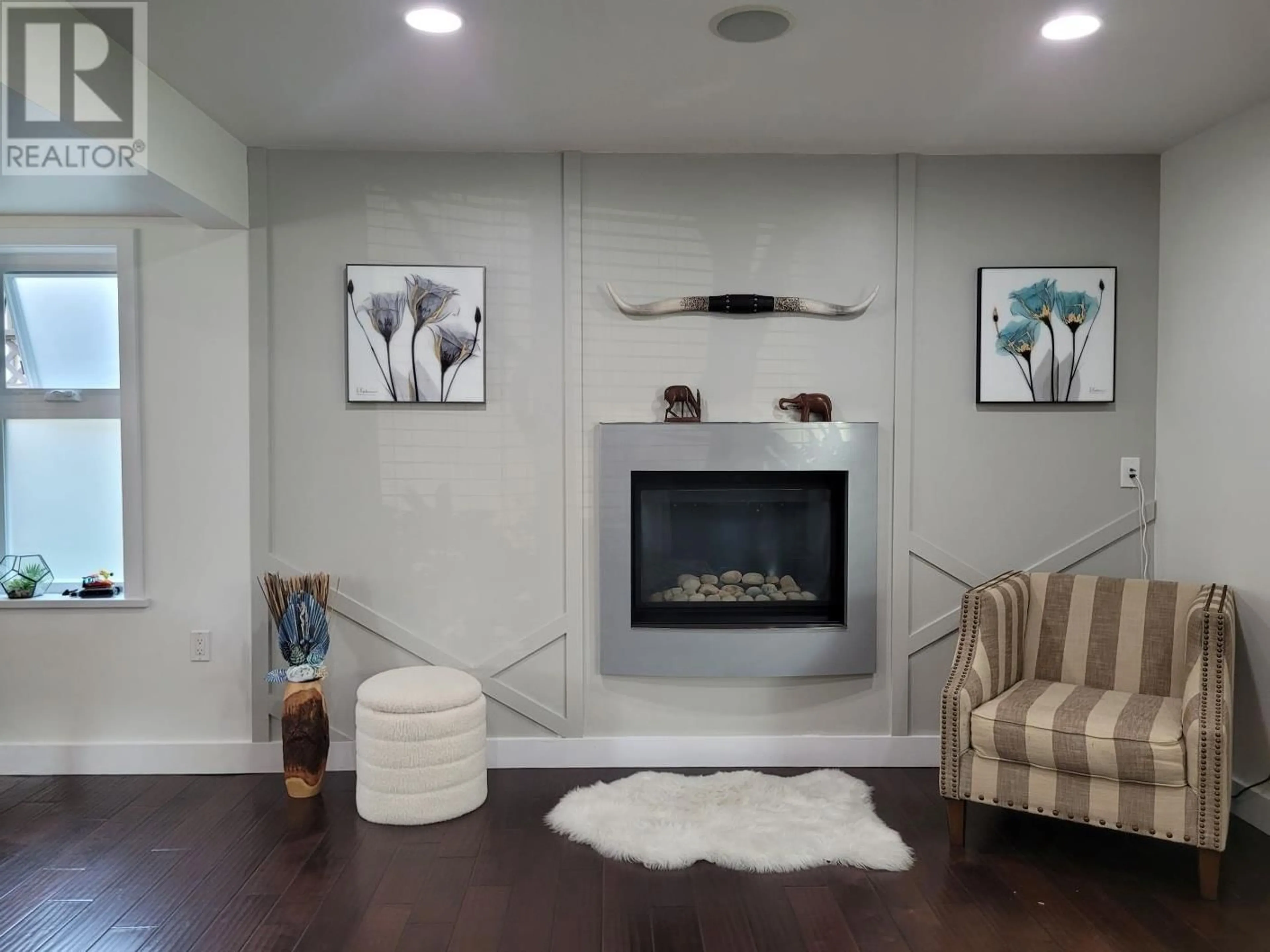 Living room, wood floors for 971 51A STREET, Delta British Columbia V4M2X9