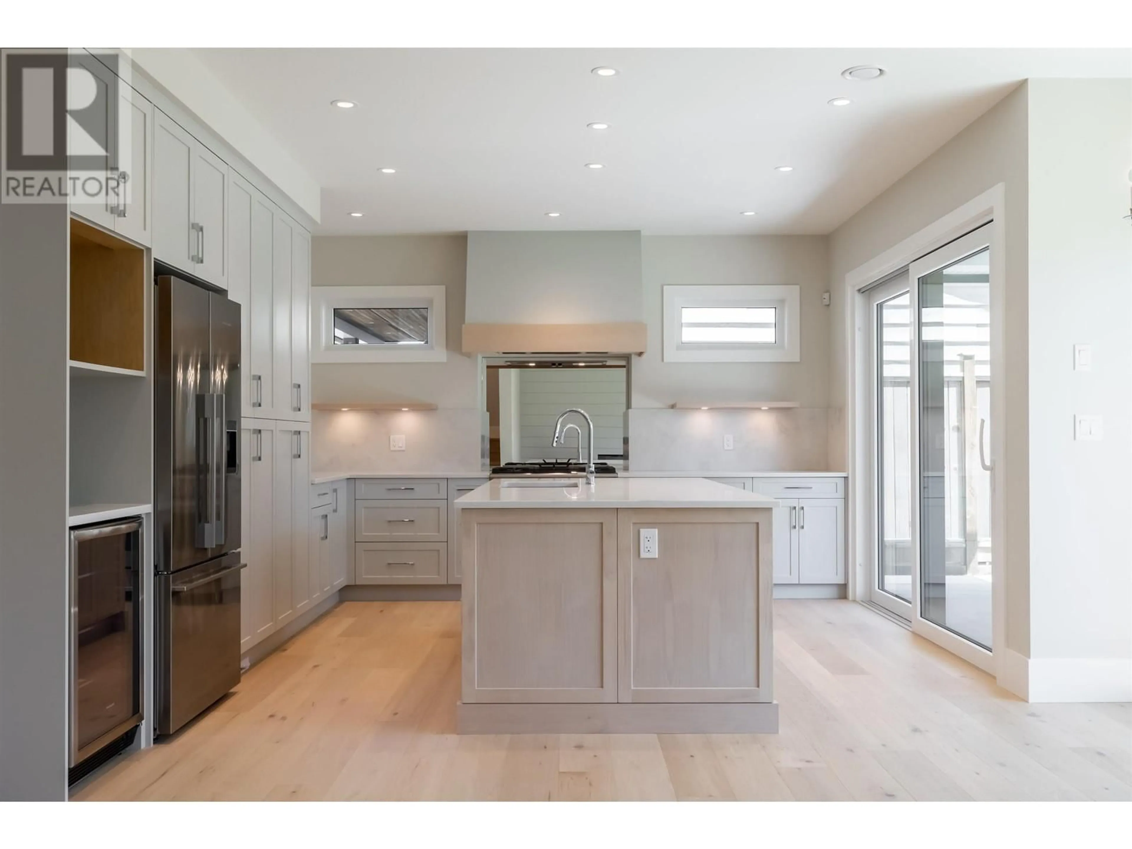 Open concept kitchen for 5202 WESTMINSTER AVENUE, Delta British Columbia V4K2J2