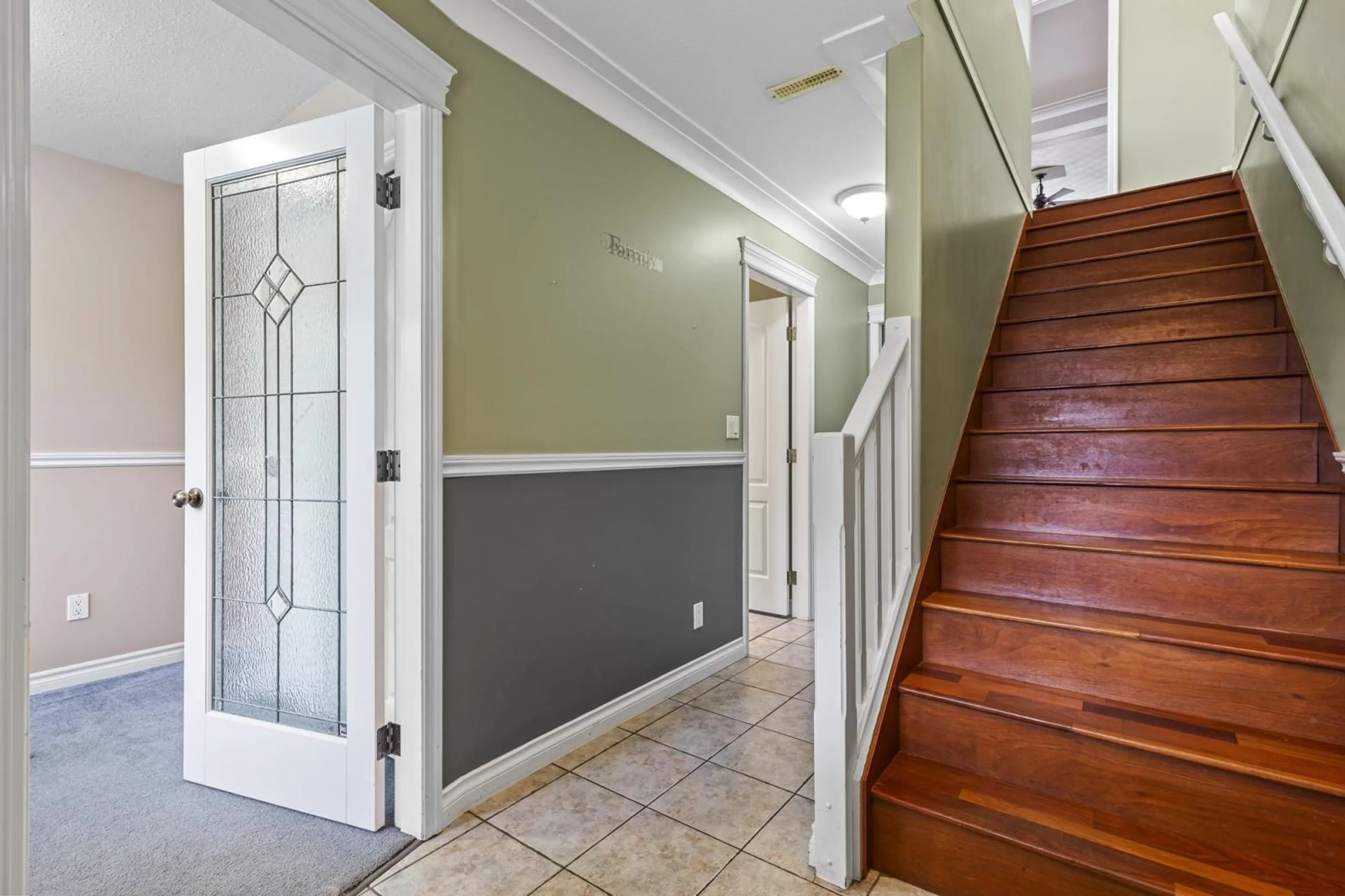 Indoor foyer, wood floors for 10179 FAIRVIEW DRIVE|Fairfield Island, Chilliwack British Columbia V2P5J5