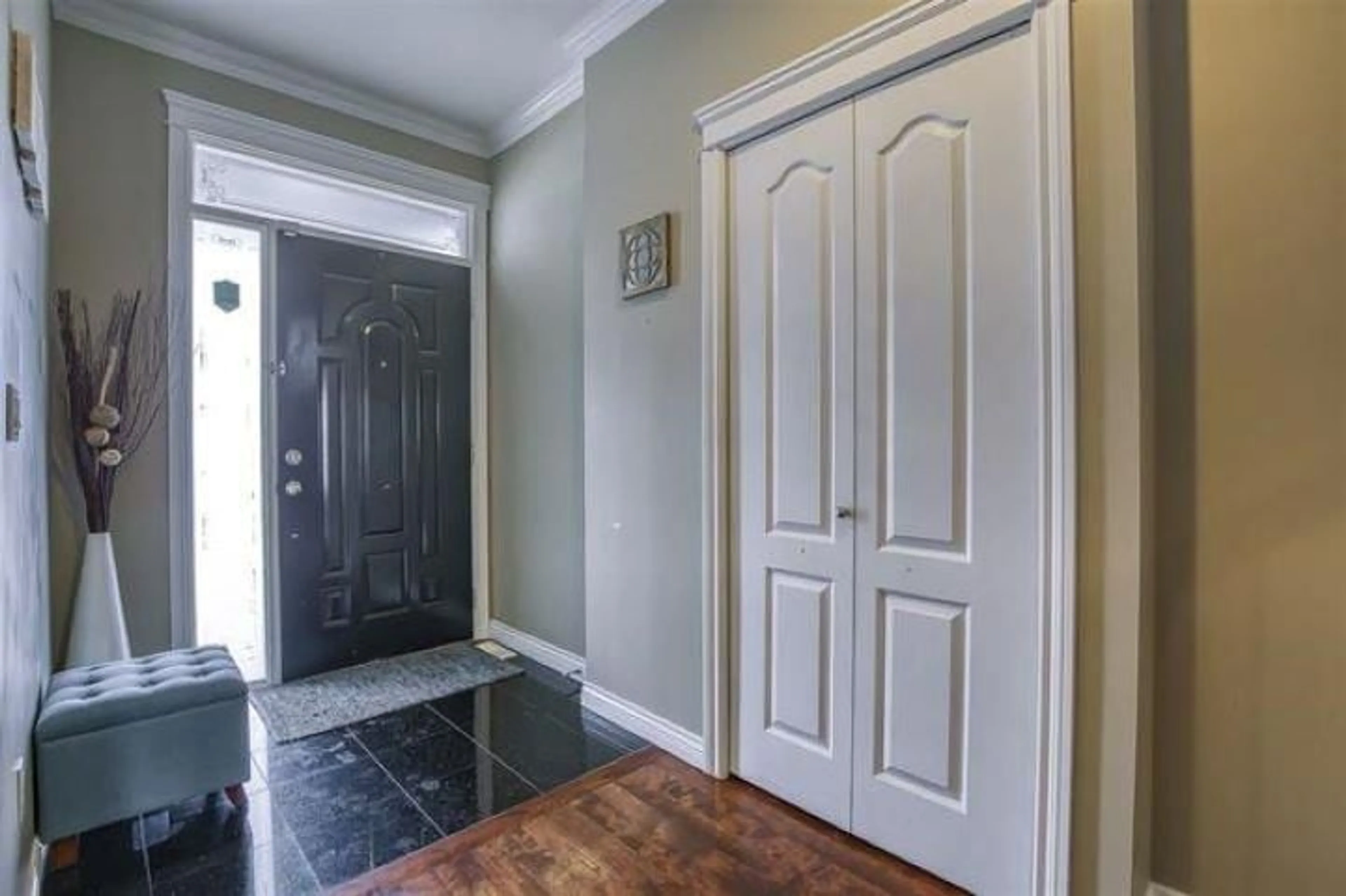 Indoor entryway, wood floors for 18990 72 AVENUE, Surrey British Columbia V4N0A7