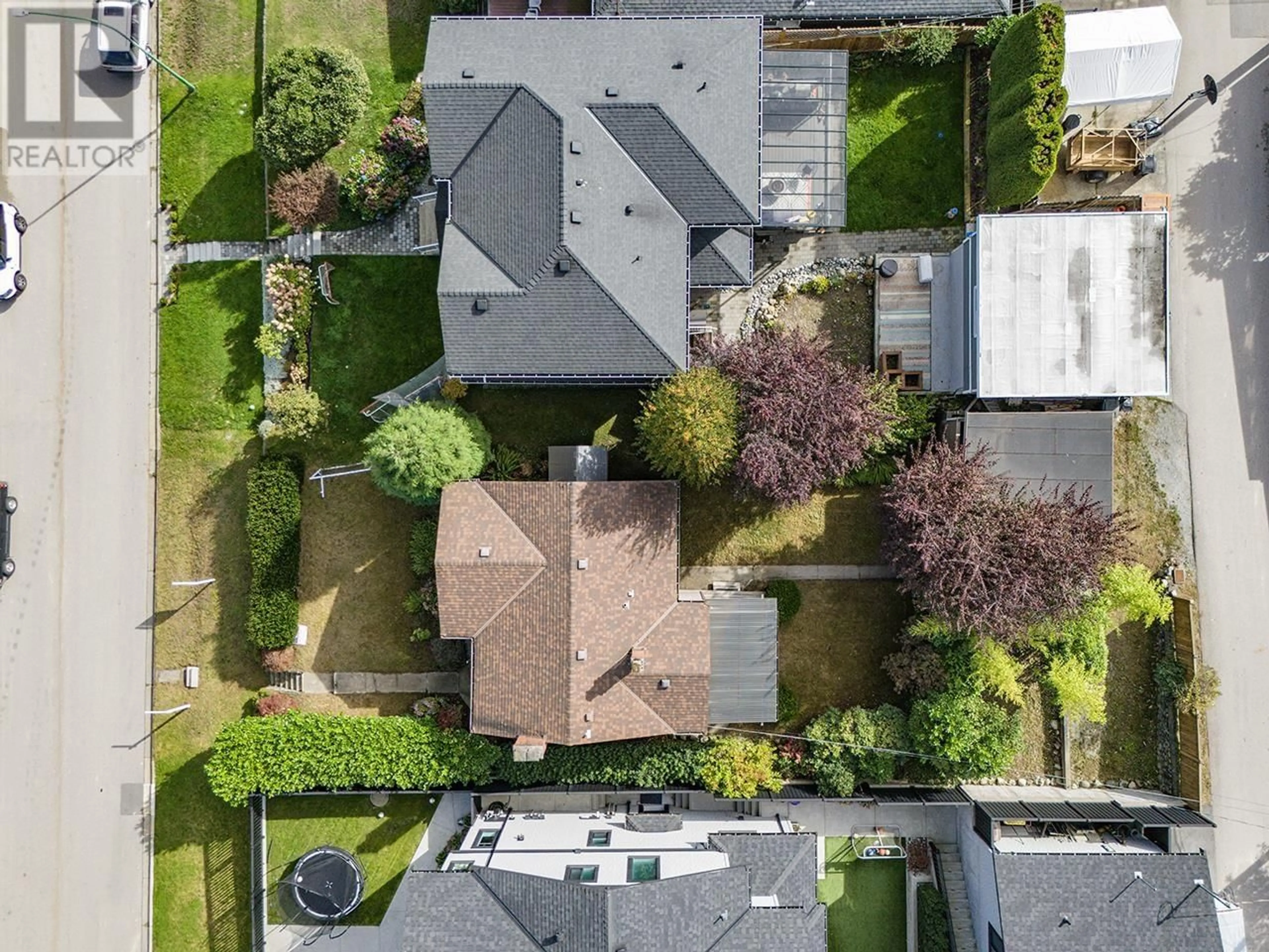 Frontside or backside of a home, the street view for 3970 EDINBURGH STREET, Burnaby British Columbia V5C1R7