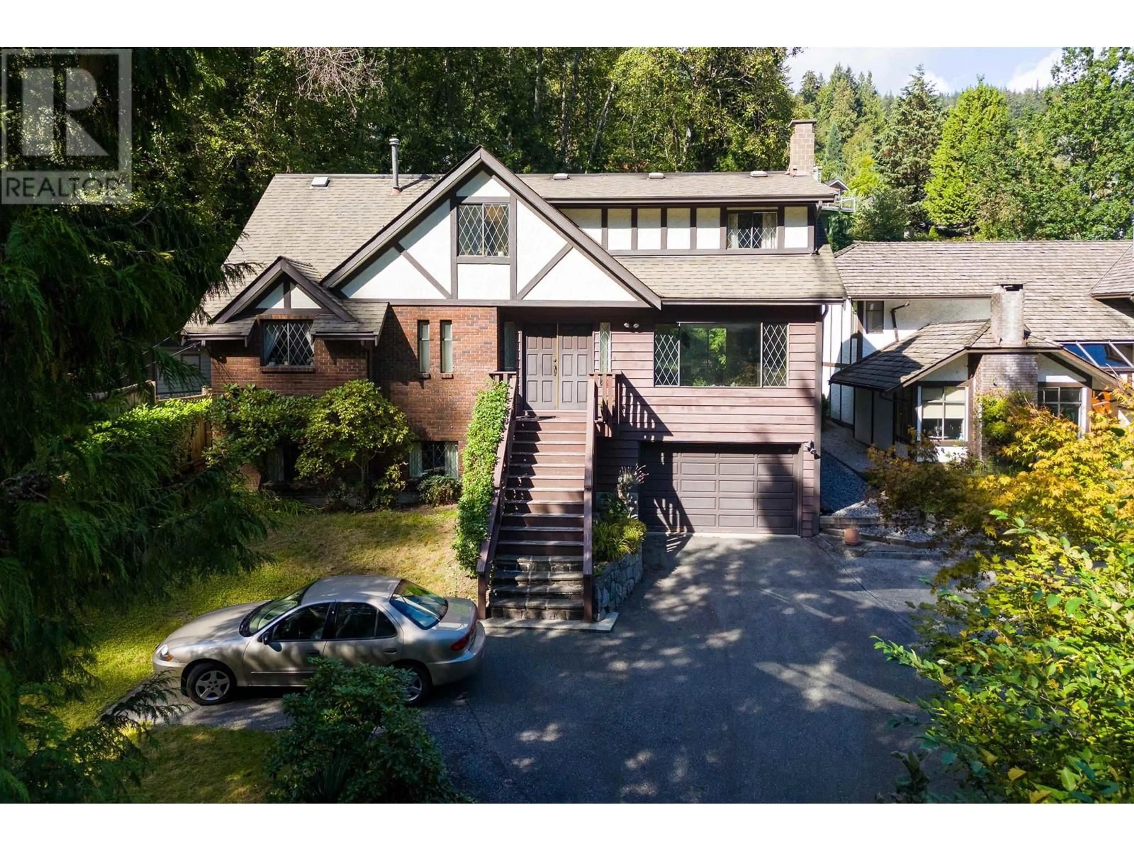 Frontside or backside of a home, cottage for 864 WELLINGTON DRIVE, North Vancouver British Columbia V7K1K7