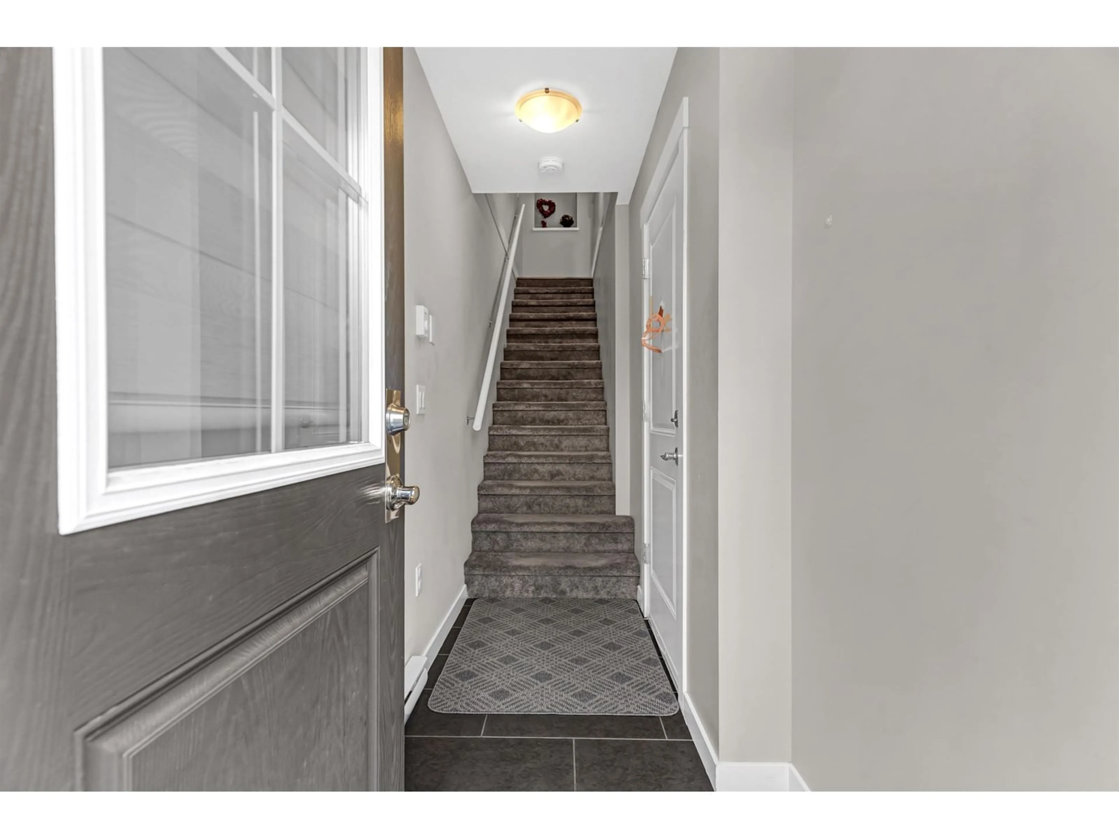 Indoor foyer, unknown floor for 22 8767 162 STREET, Surrey British Columbia V4N6K7