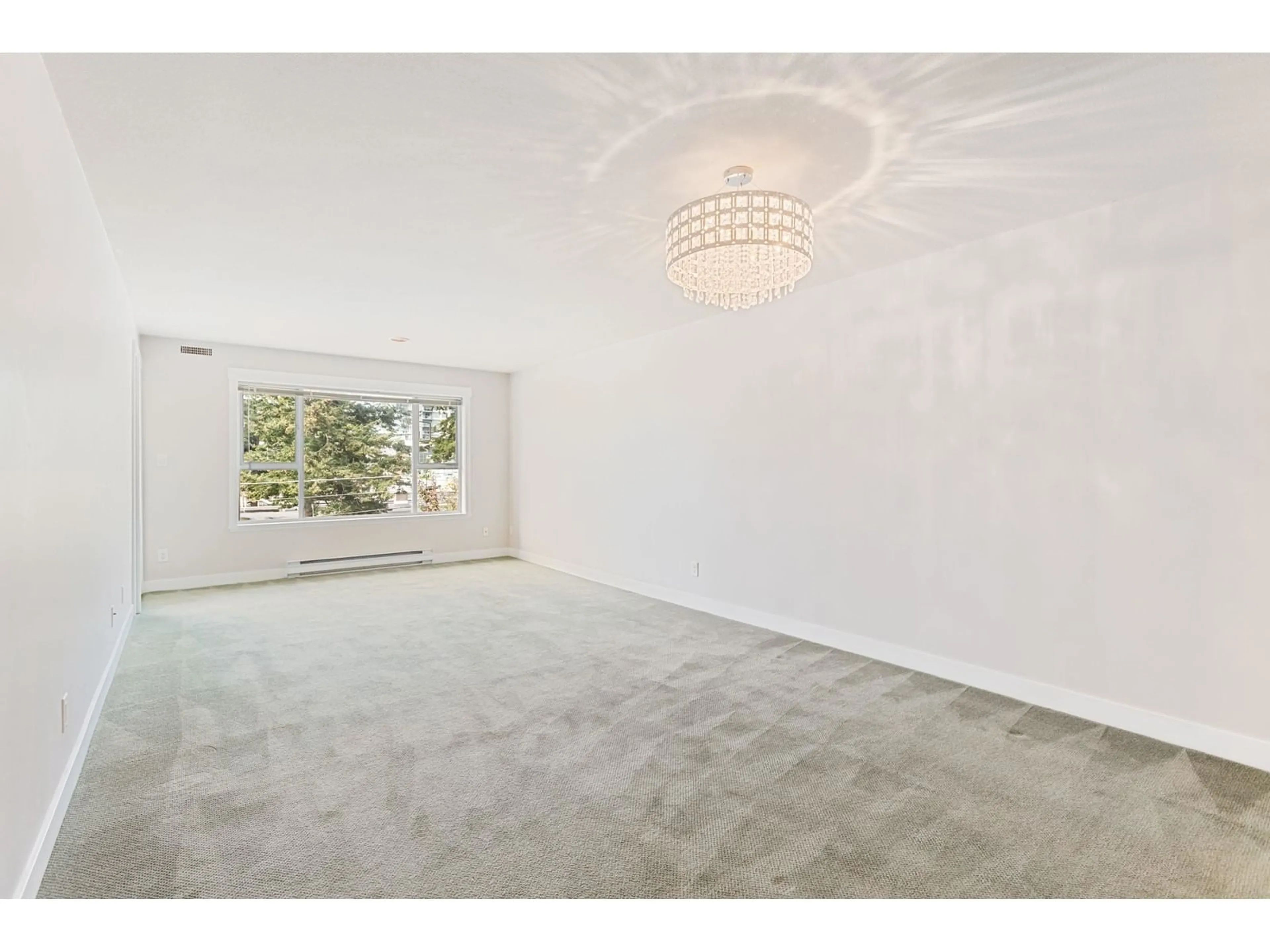 A pic of a room, carpet floors for 301 1378 GEORGE STREET, White Rock British Columbia V4B3Z9