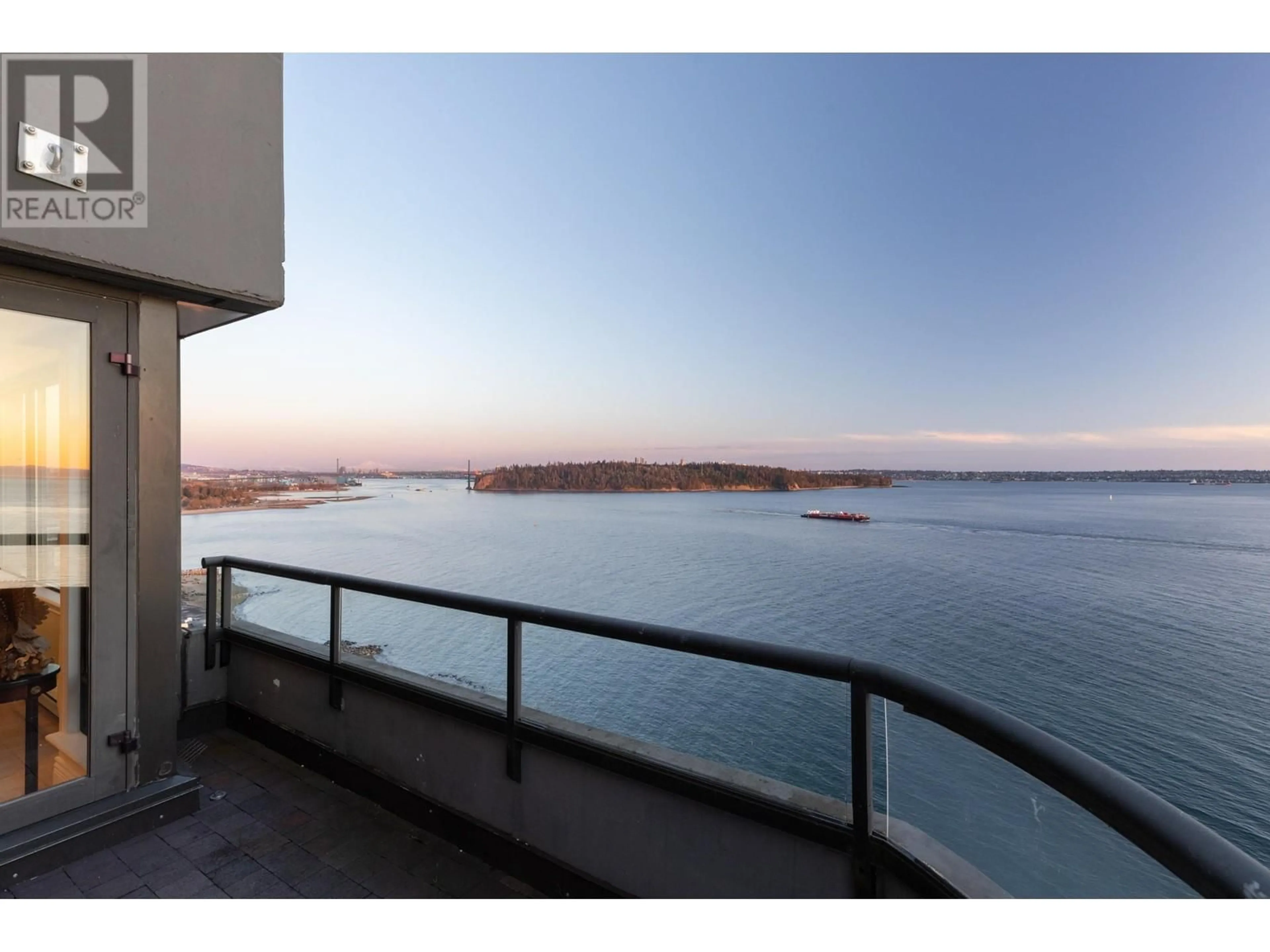 Balcony in the apartment, water/lake/river/ocean view for 1801 - 1972 BELLEVUE AVENUE, West Vancouver British Columbia V7V1B5
