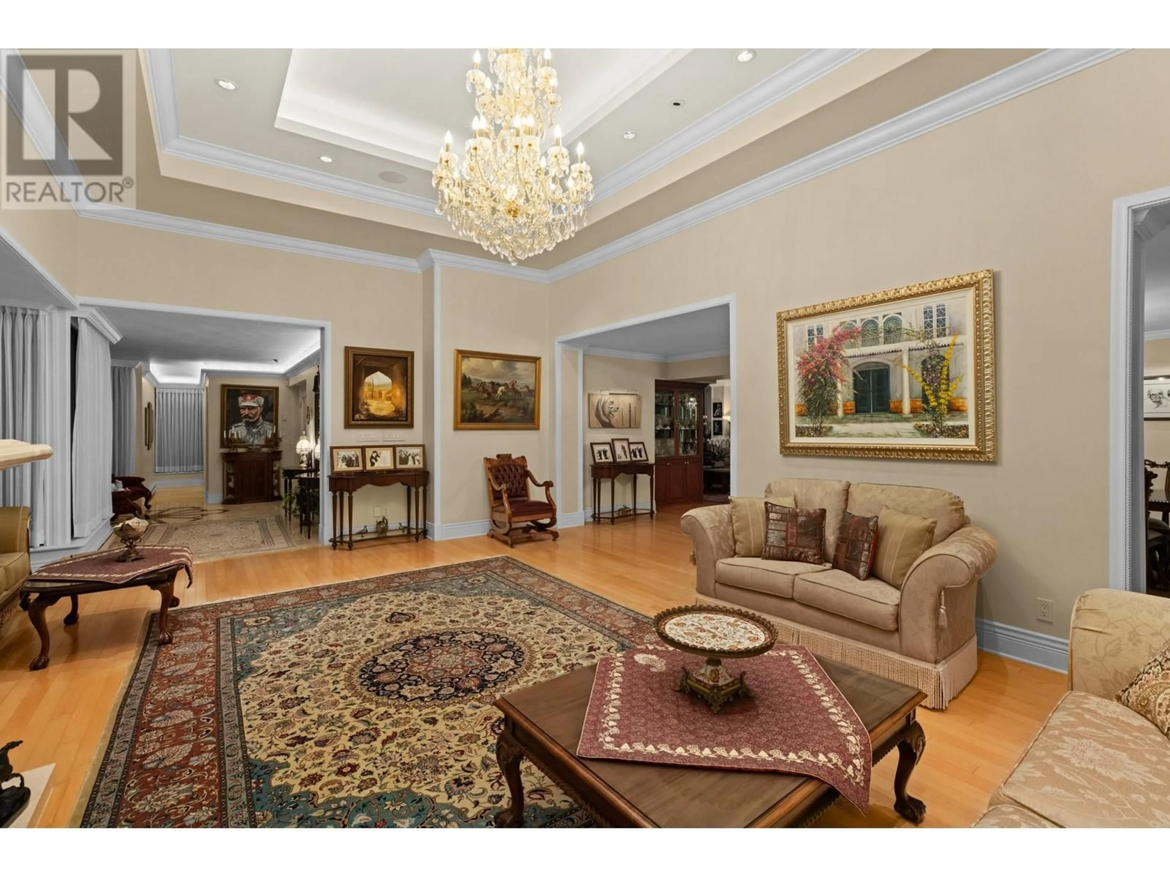 Indoor foyer for 1801 - 1972 BELLEVUE AVENUE, West Vancouver British Columbia V7V1B5