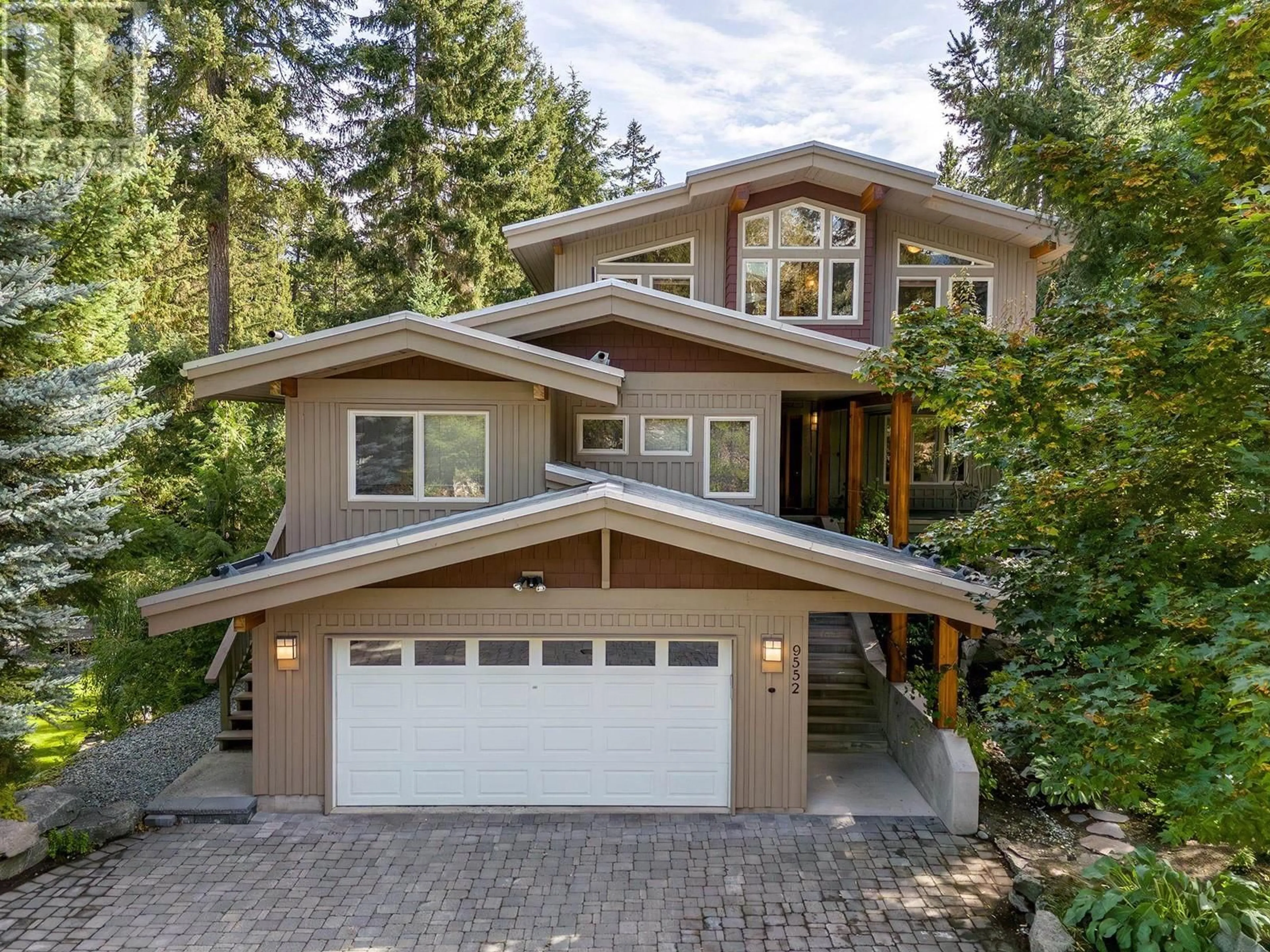 Frontside or backside of a home for 9552 EMERALD DRIVE, Whistler British Columbia V8E0G5