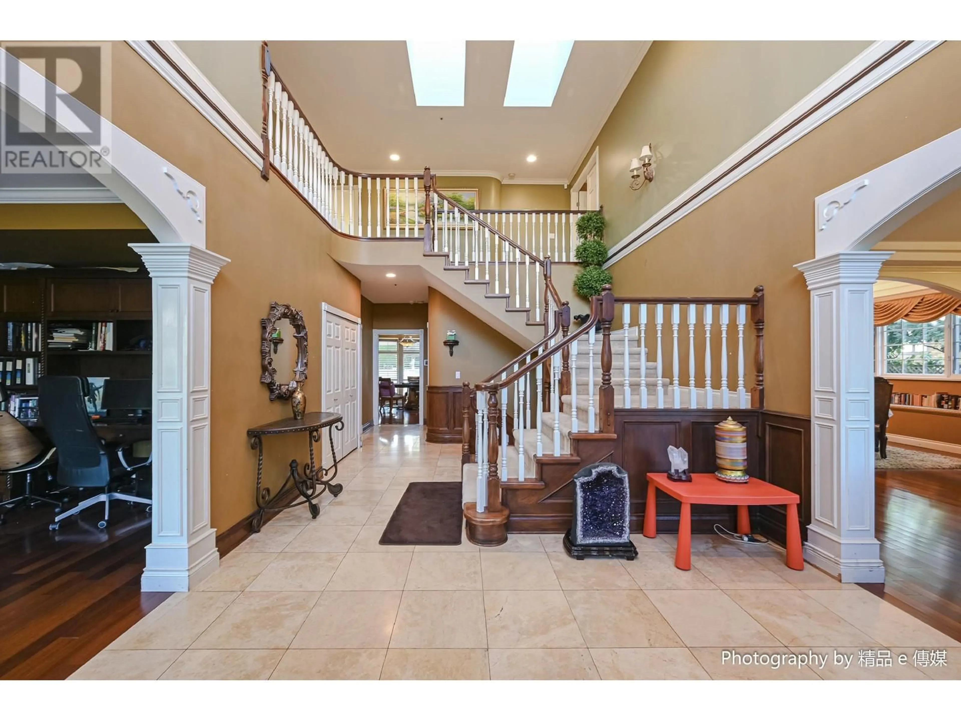 Indoor foyer, wood floors for 1368 MINTO CRESCENT, Vancouver British Columbia V6H2J5