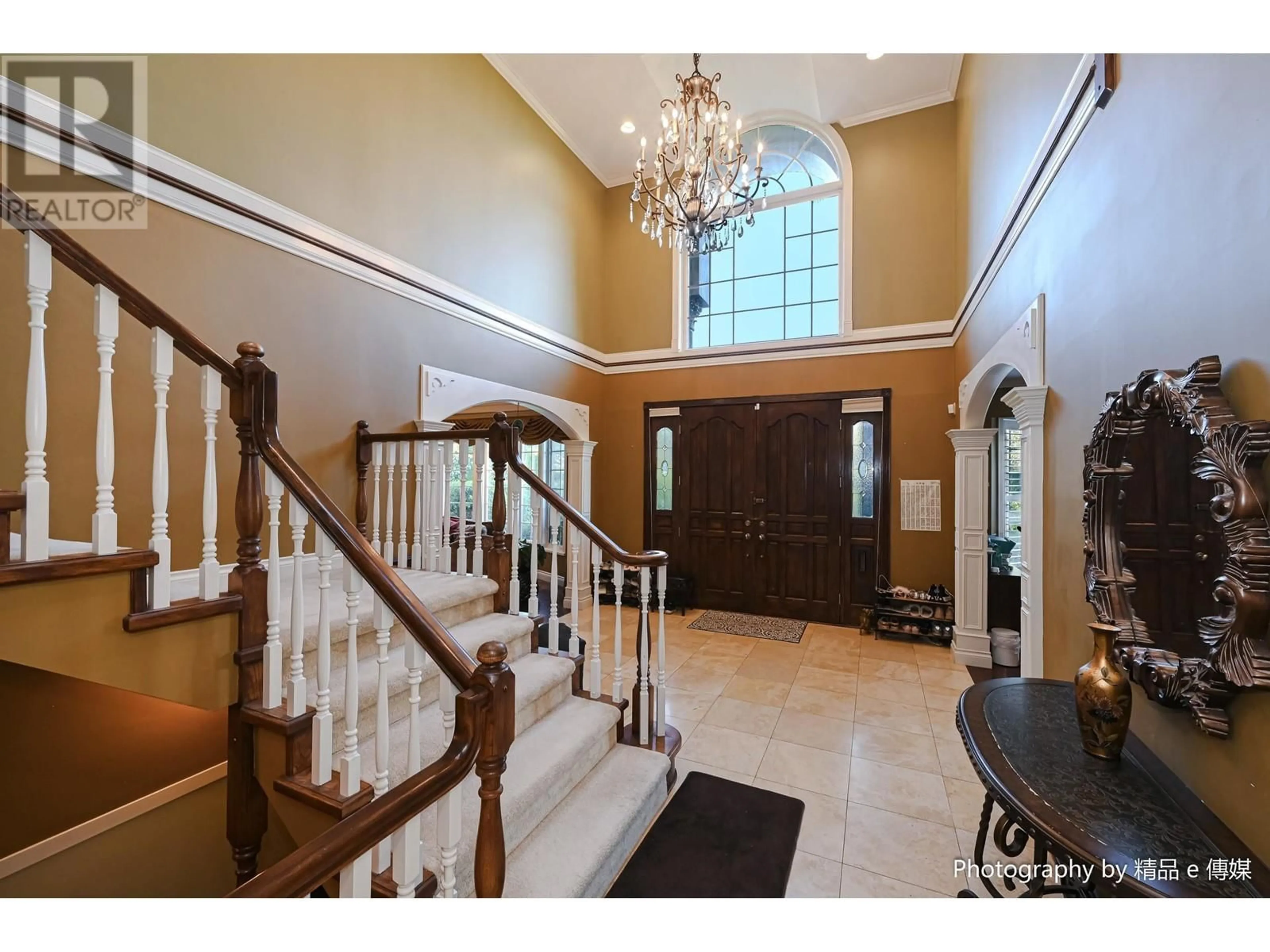 Indoor foyer, wood floors for 1368 MINTO CRESCENT, Vancouver British Columbia V6H2J5