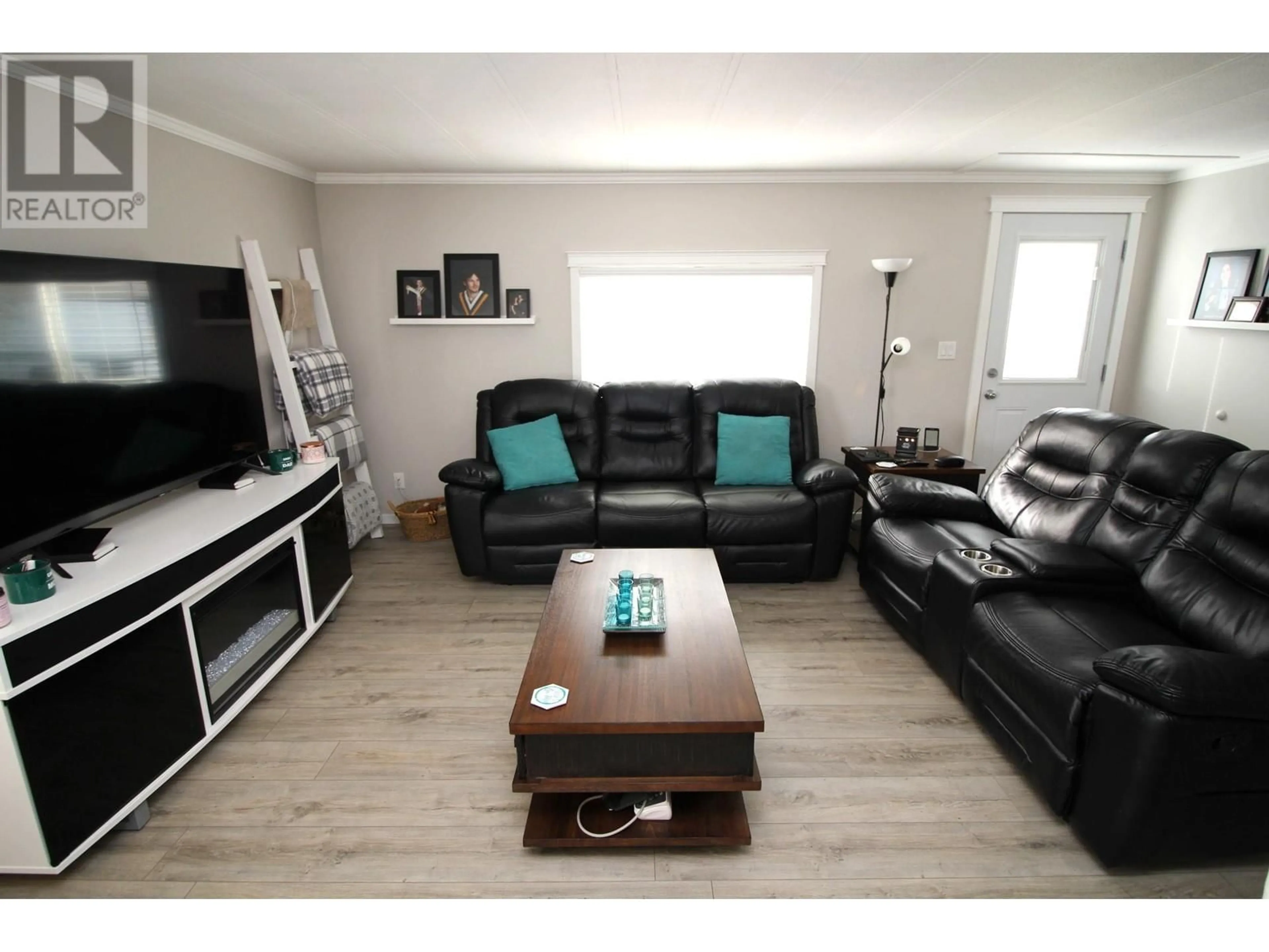 Living room for 2121 WINTER AVENUE, Houston British Columbia V0J1Z2