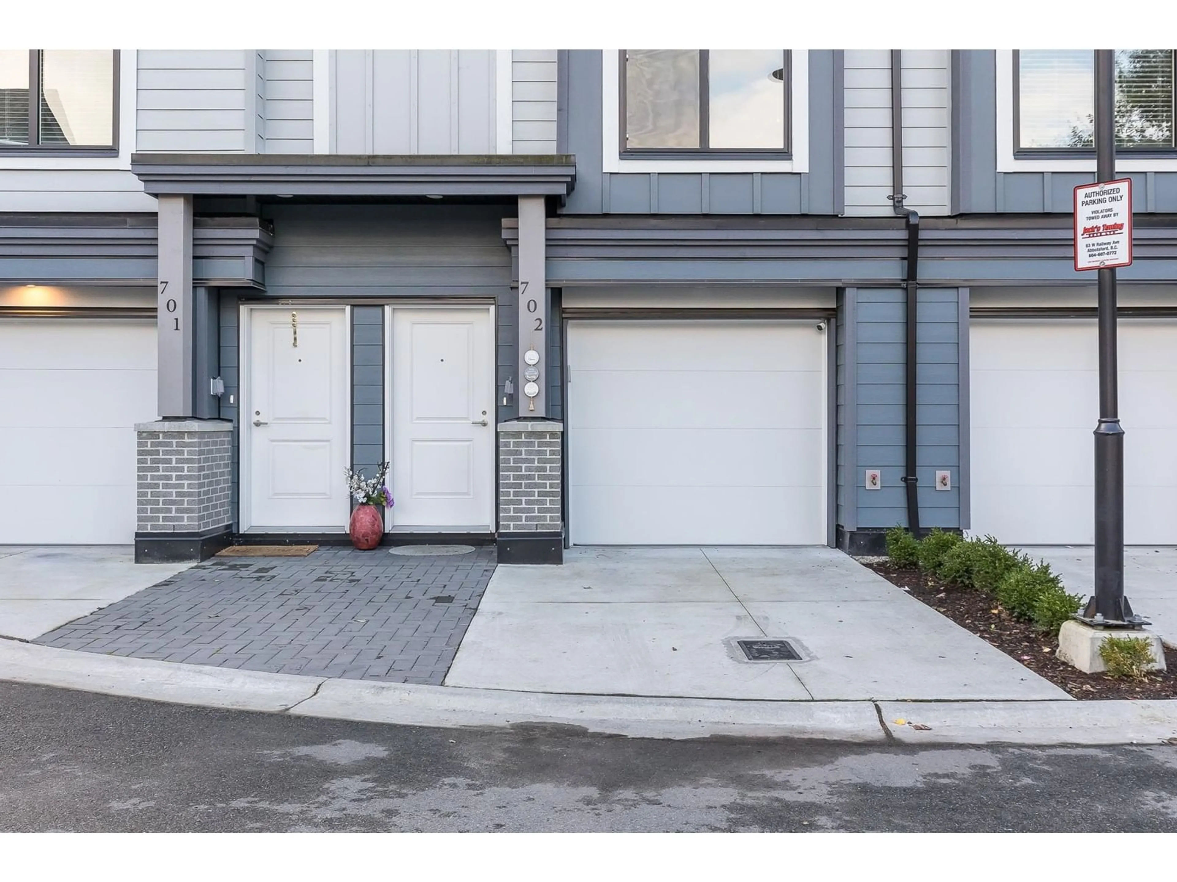 A pic from exterior of the house or condo, the street view for 702 2267 MCKENZIE ROAD, Abbotsford British Columbia V2S3Z8